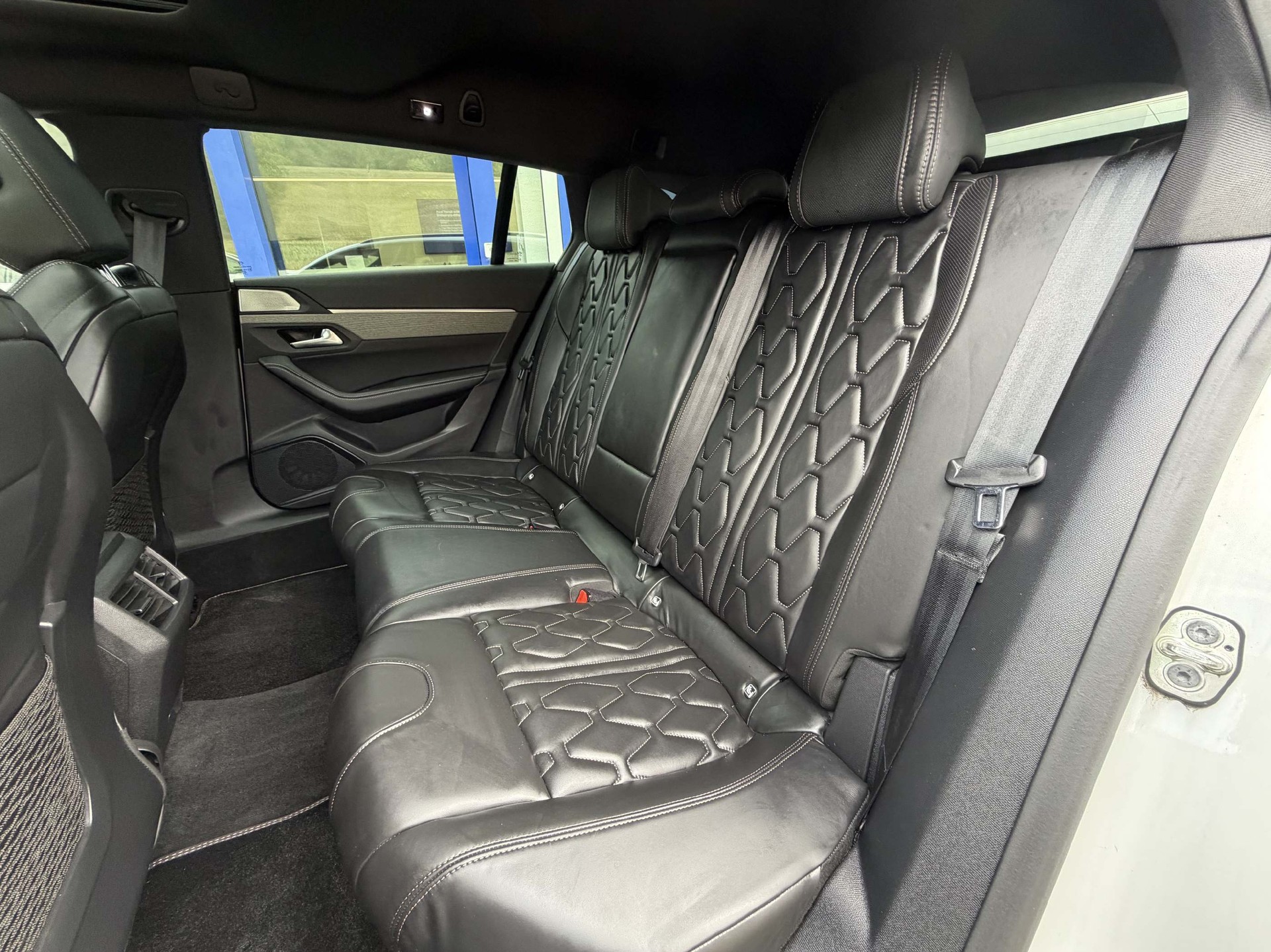 PEUGEOT 508 SW 2.0 BlueHDi 180 GT *Leder, Night Vision*-image-8