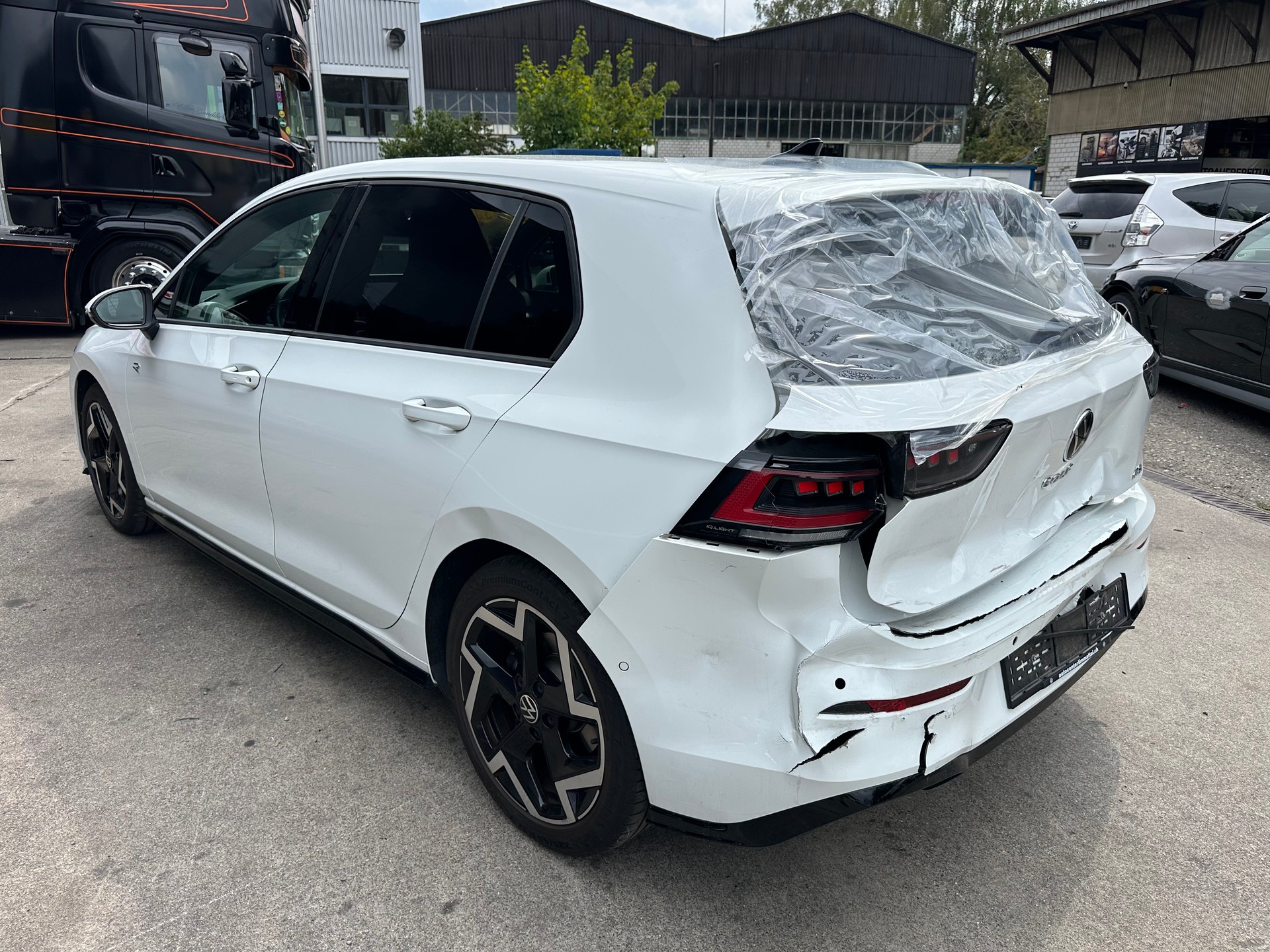 VW Golf 1.5 e TSI mHEV R-Line DSG-image-2