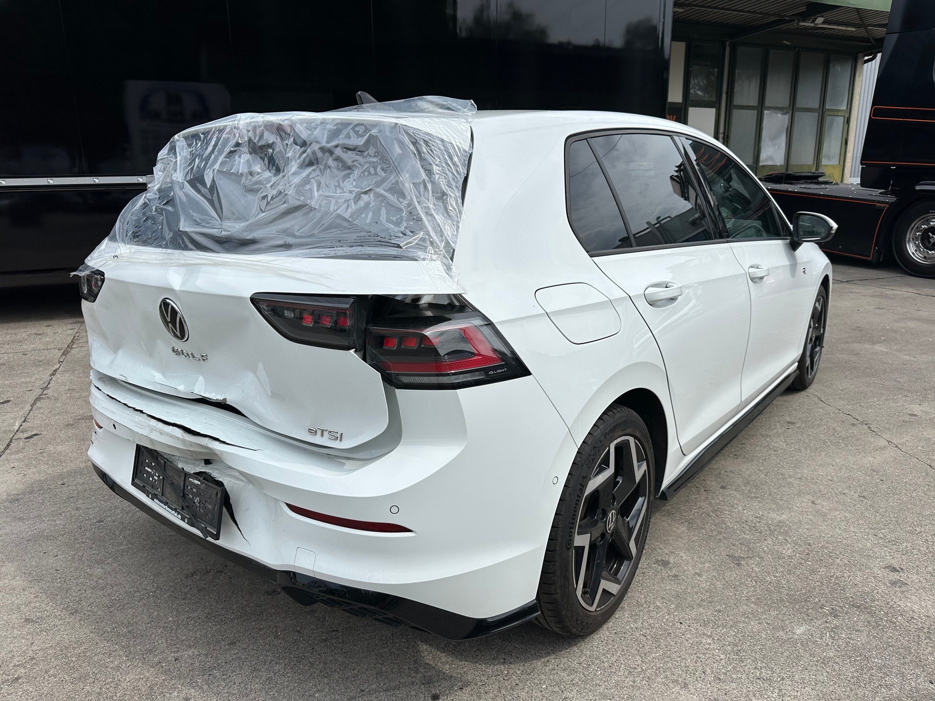 VW Golf 1.5 e TSI mHEV R-Line DSG-image-4
