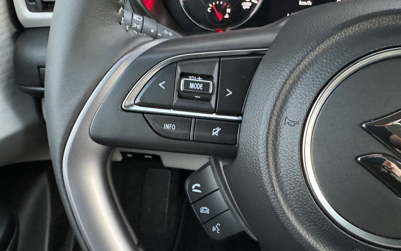 SUZUKI NEW SWIFT 1.2 COMPACT+ HYBRID 4X4-image-5