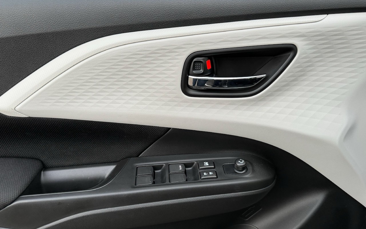 SUZUKI NEW SWIFT 1.2 COMPACT+ HYBRID 4X4-image-15