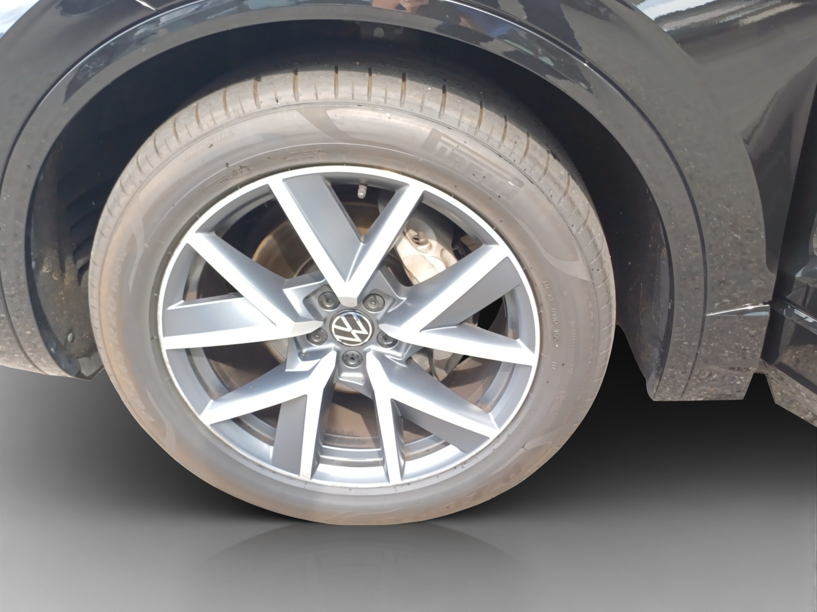 VW Touareg 3.0 TDI R-Line Tiptronic-image-14