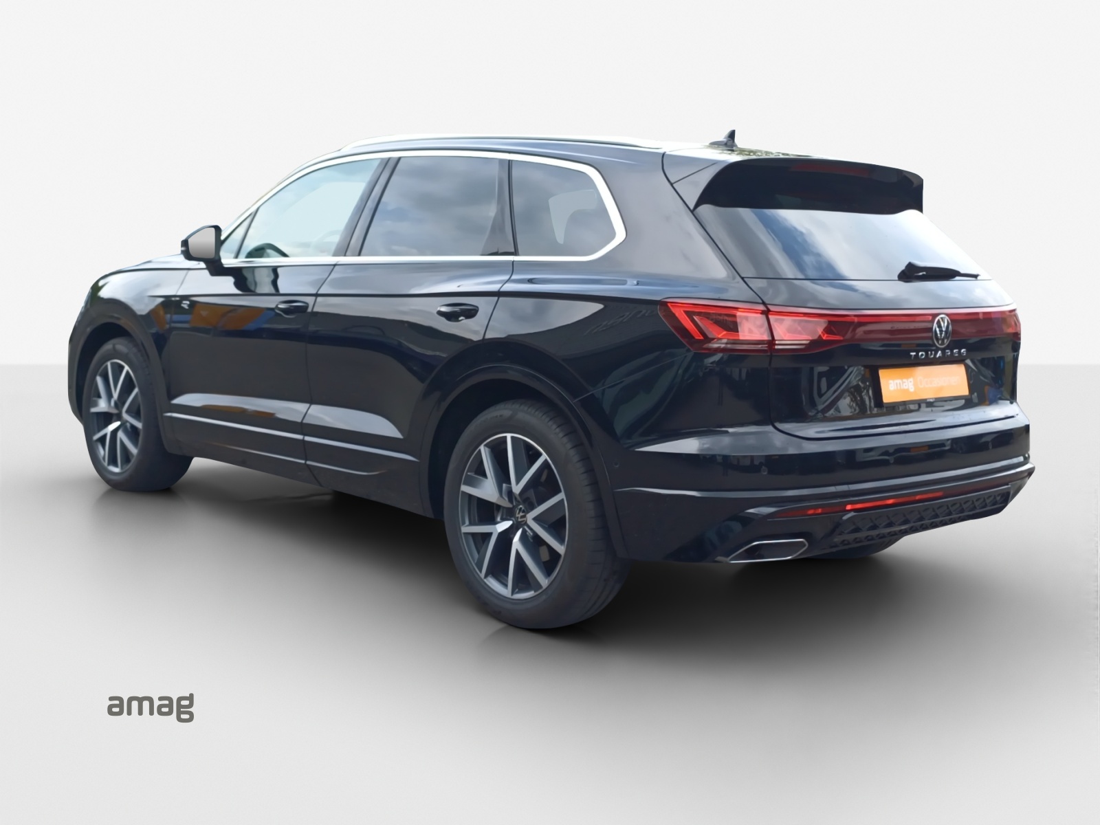 VW Touareg 3.0 TDI R-Line Tiptronic-image-2