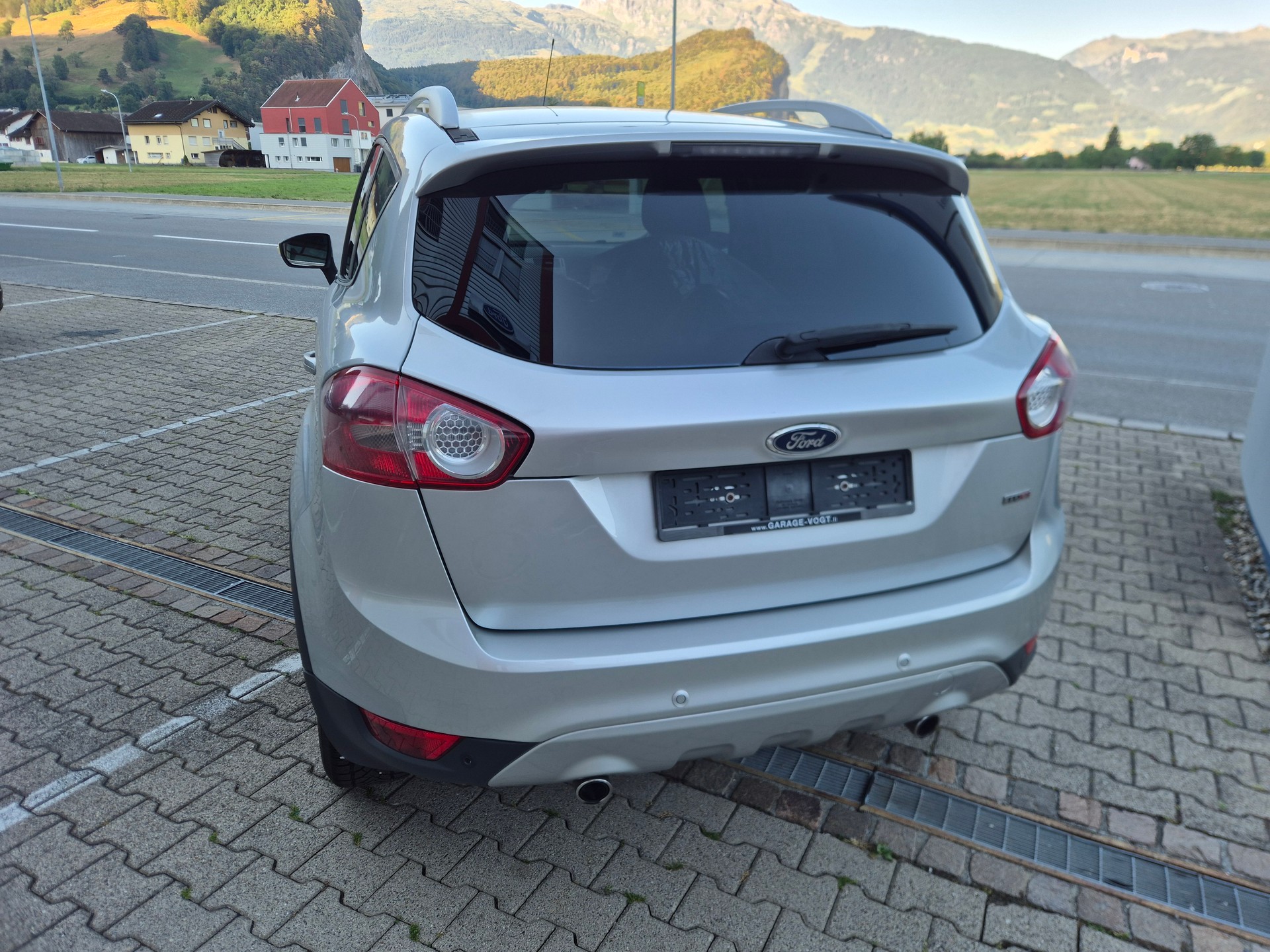 FORD Kuga 2.0 TDCi Carving 4WD-image-8