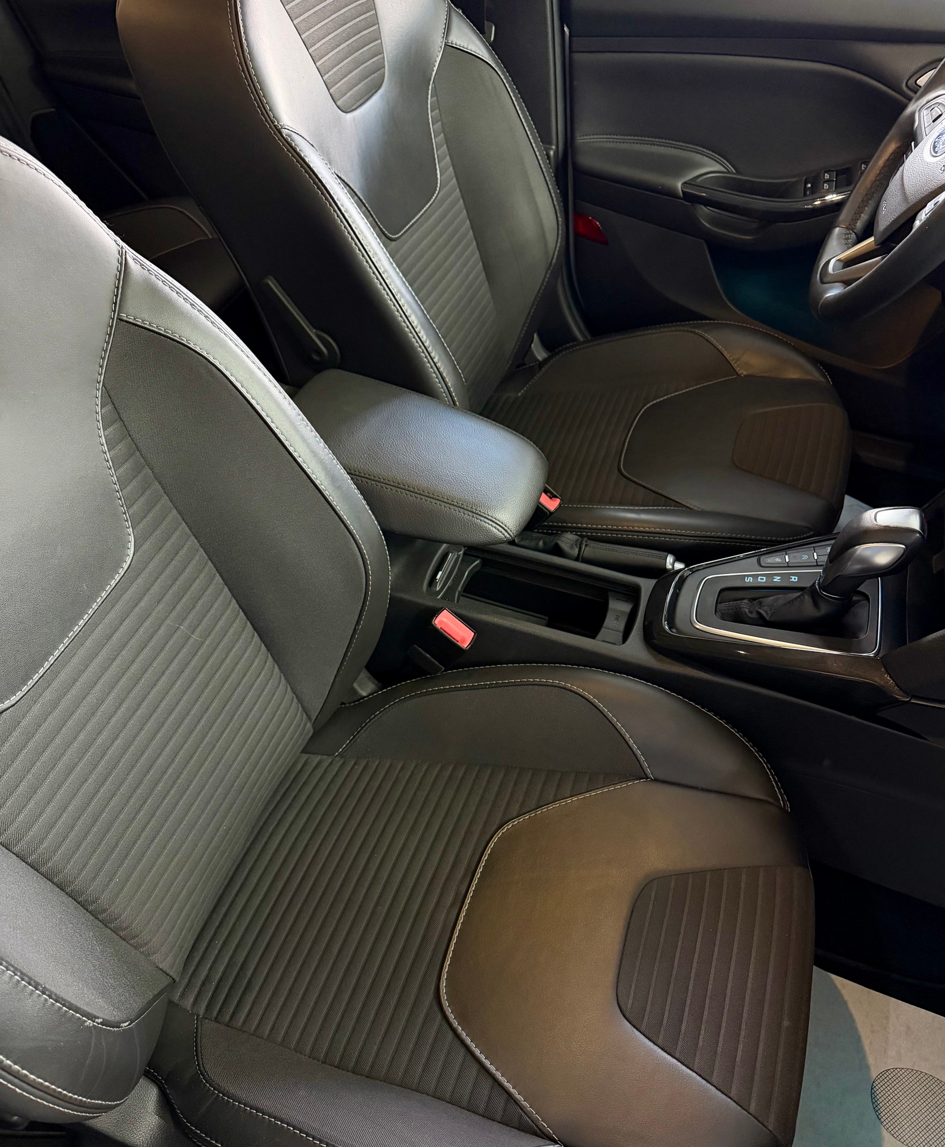 FORD Focus 1.0 SCTi Trend Automatic-image-4