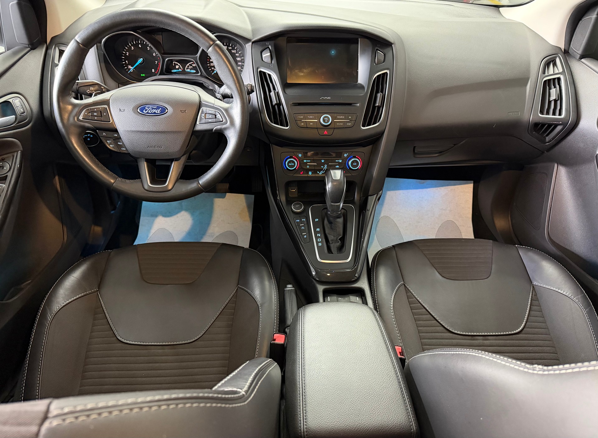 FORD Focus 1.0 SCTi Trend Automatic-image-3