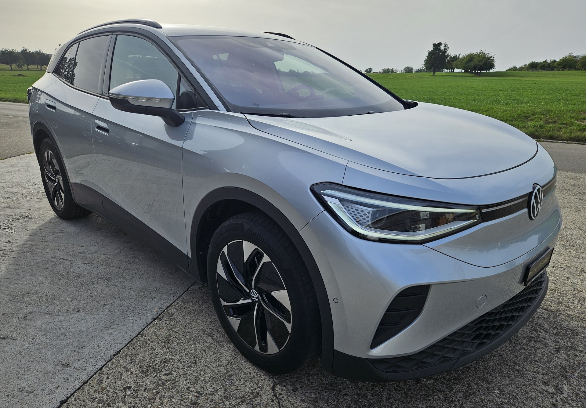 VW ID.4 Pro 77 kWh mit Wärmepumpe und Anhängerkupplung