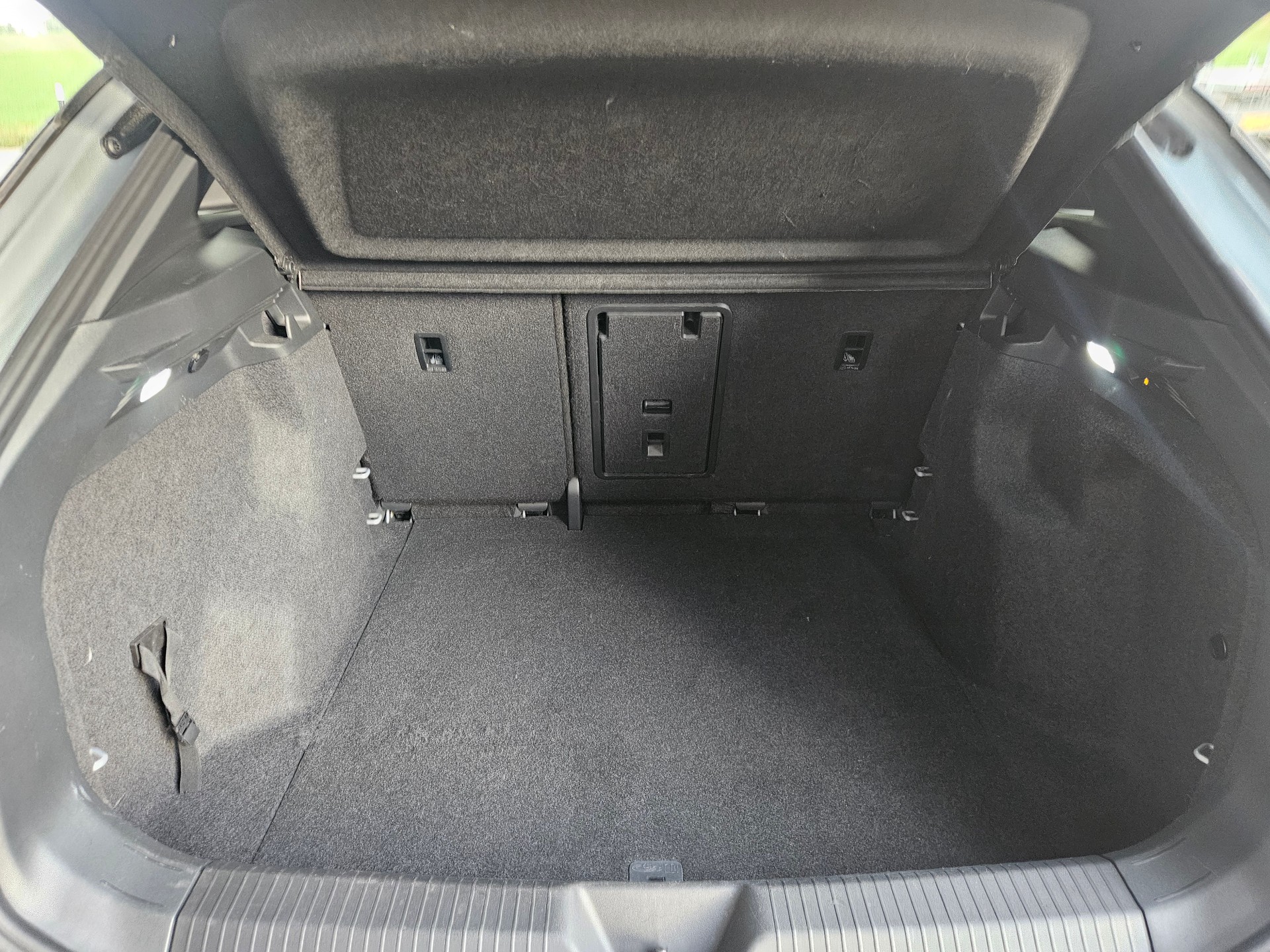 VW ID.4 Pro 77 kWh mit Wärmepumpe und Anhängerkupplung-image-13