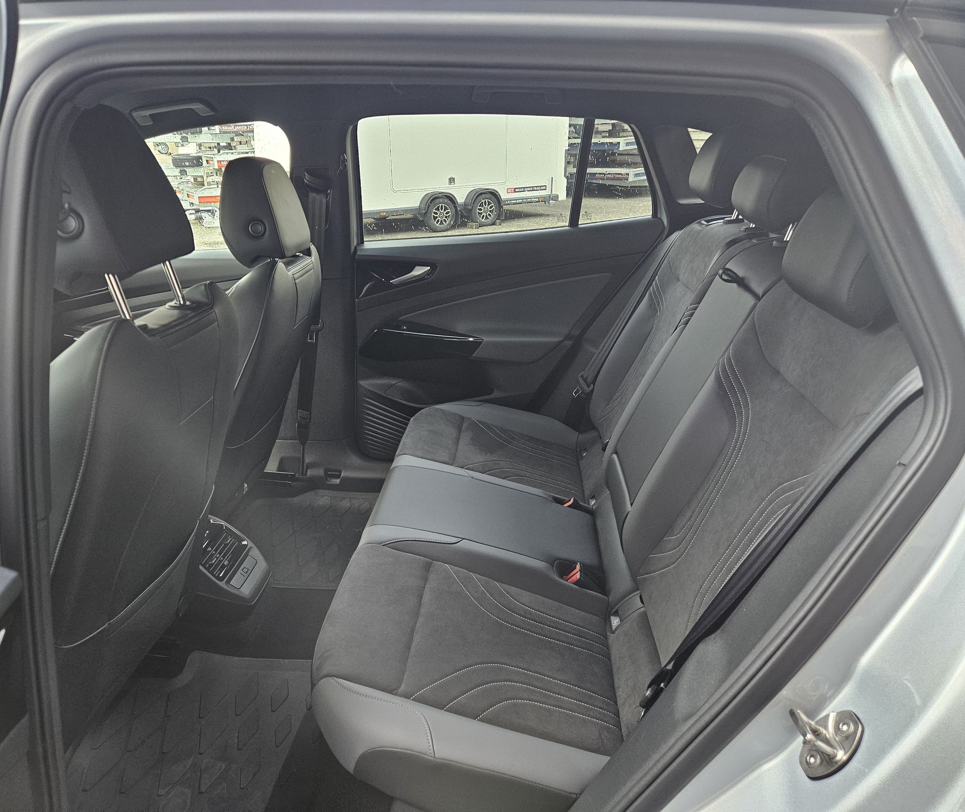 VW ID.4 Pro 77 kWh mit Wärmepumpe und Anhängerkupplung-image-12