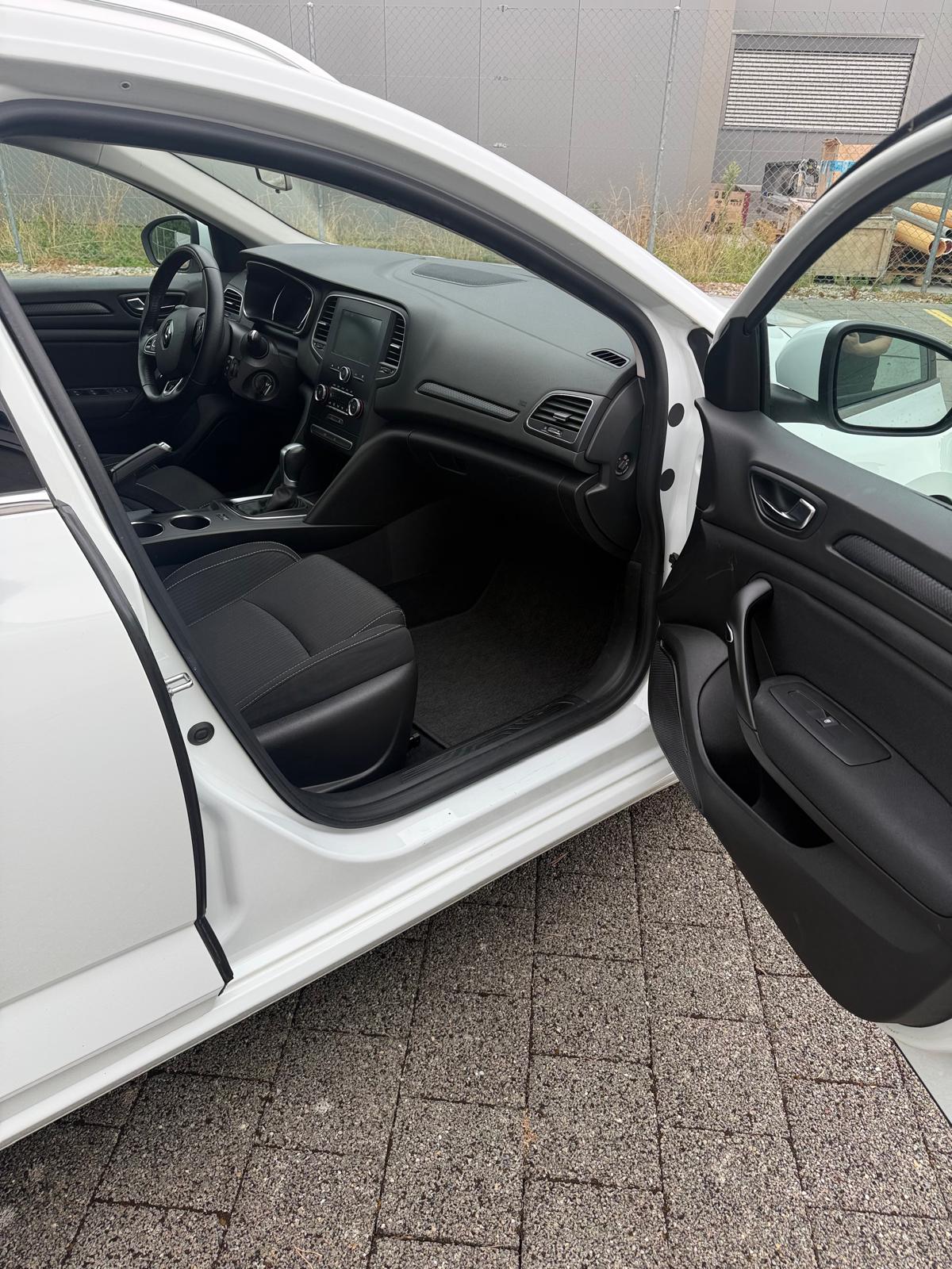RENAULT Mégane Grandtour 1.5 dCi Business EDC-image-11