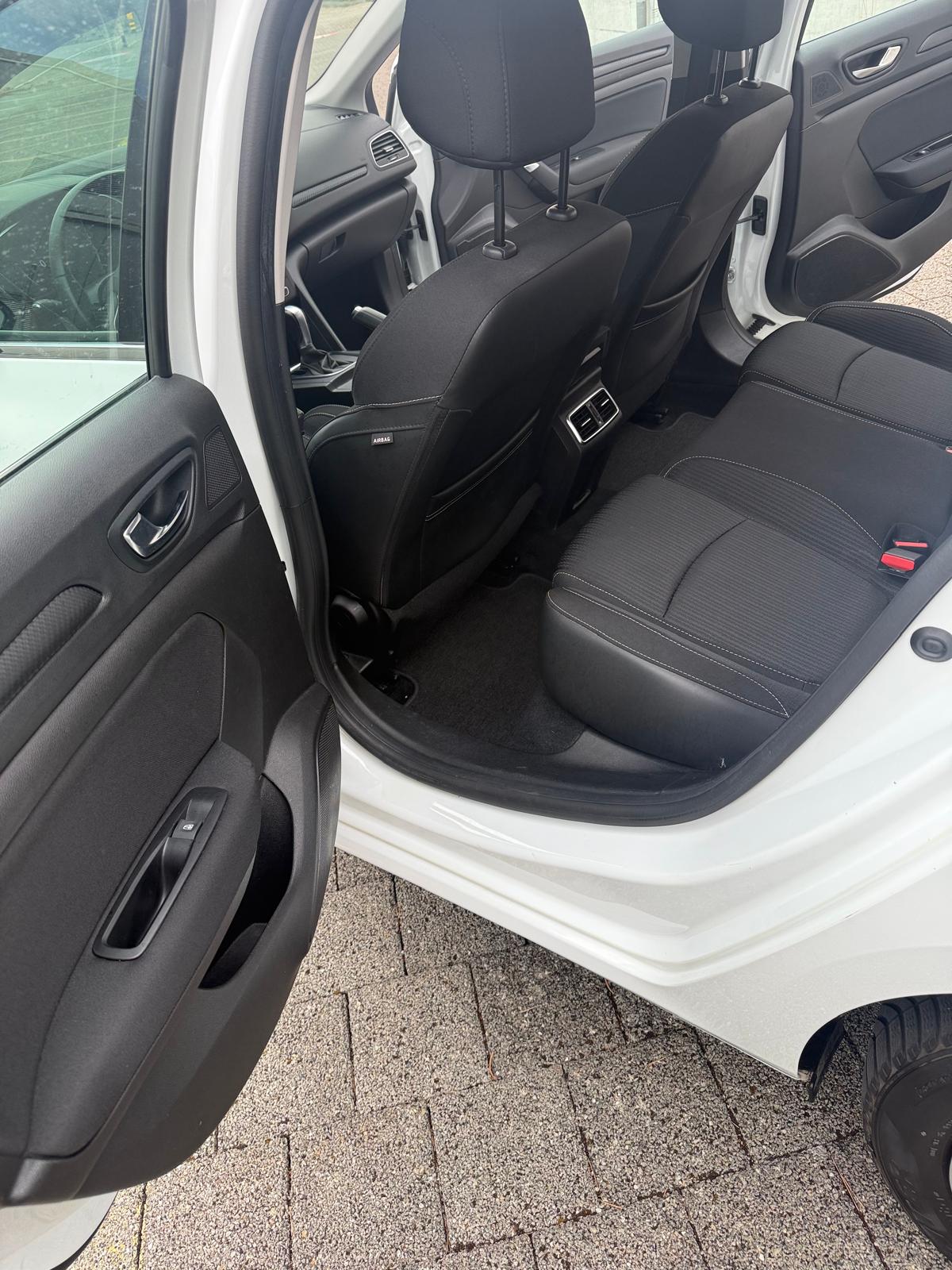 RENAULT Mégane Grandtour 1.5 dCi Business EDC-image-12