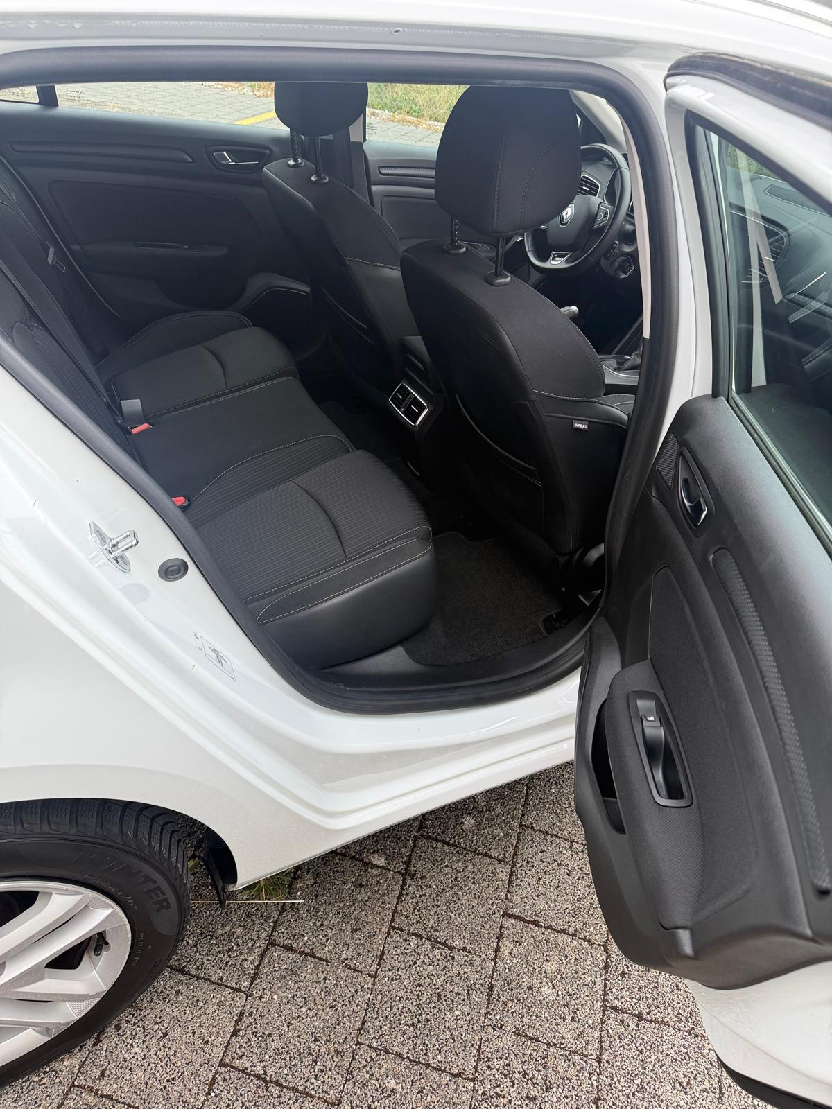 RENAULT Mégane Grandtour 1.5 dCi Business EDC-image-13