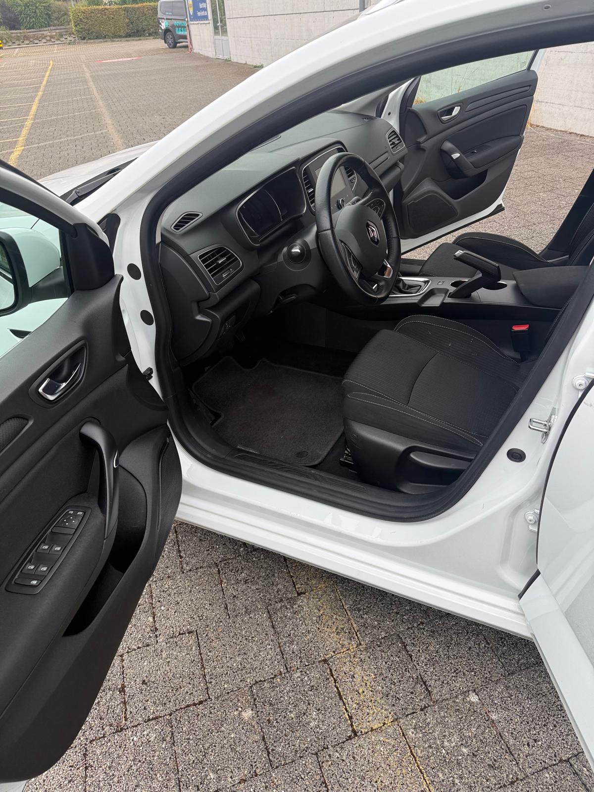 RENAULT Mégane Grandtour 1.5 dCi Business EDC-image-10
