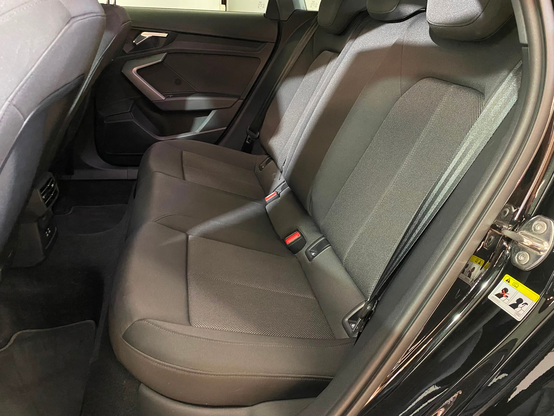 AUDI A3 Sportback 35 TFSI Attraction S-tronic-image-9
