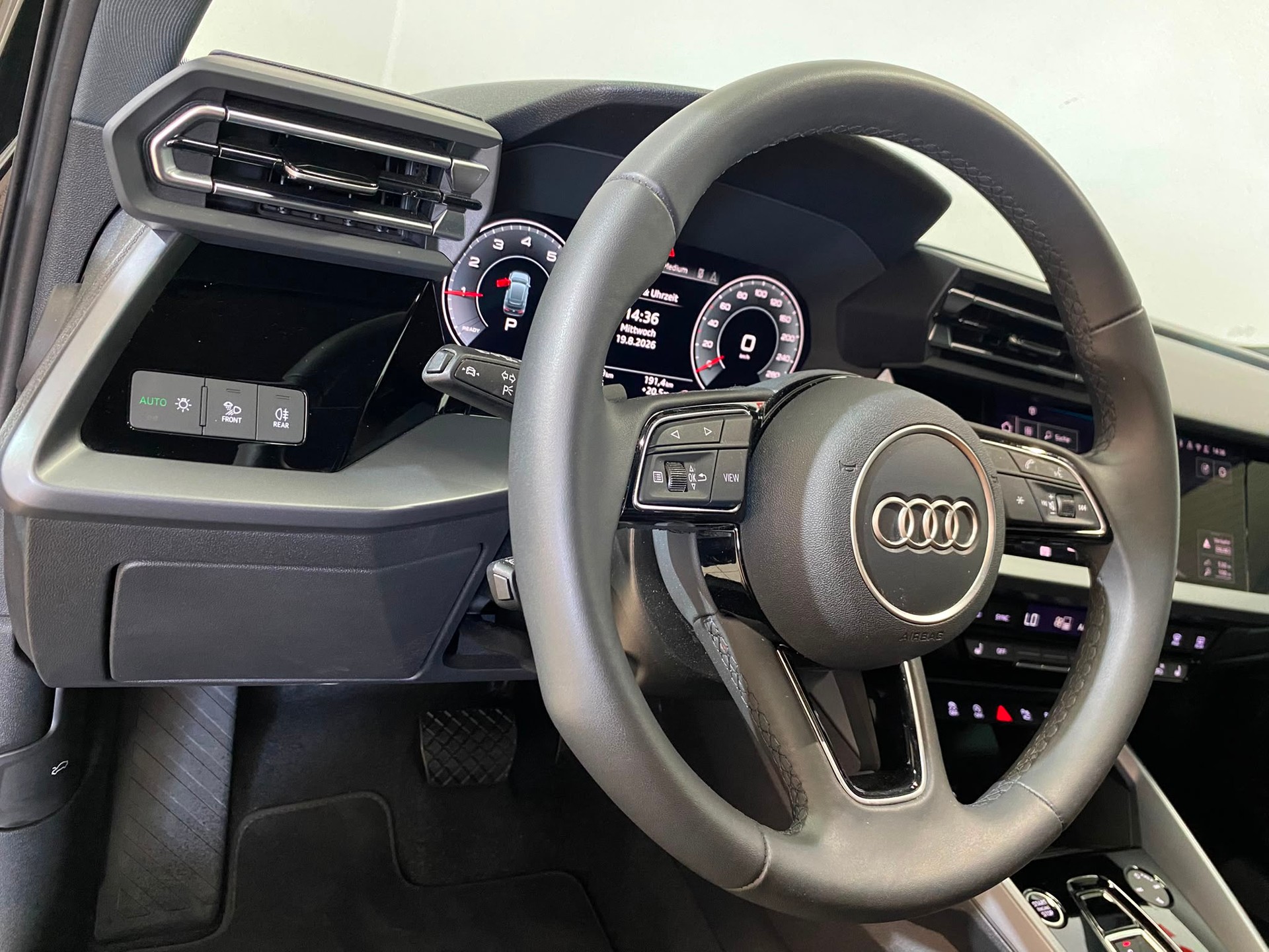 AUDI A3 Sportback 35 TFSI Attraction S-tronic-image-5