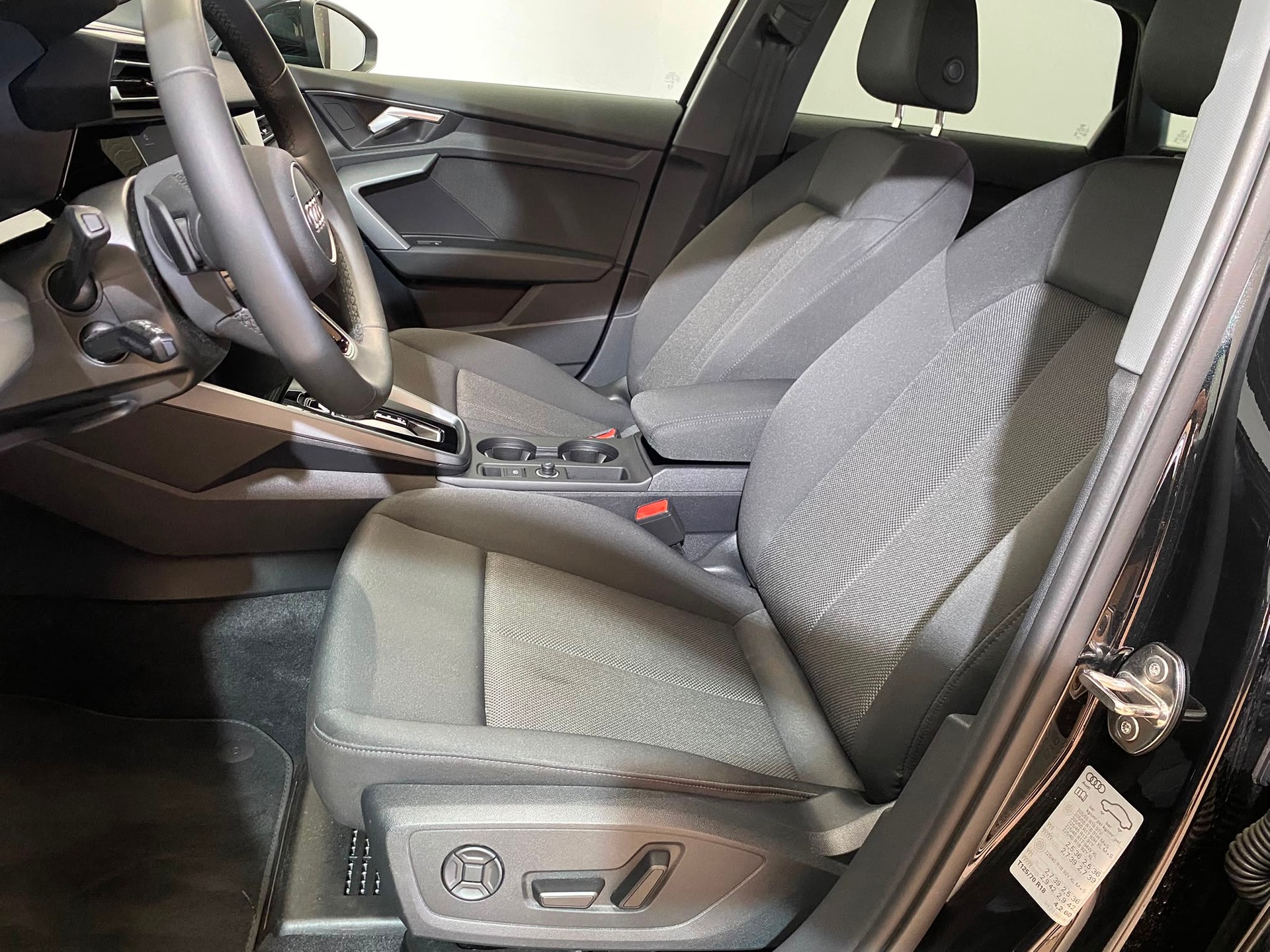 AUDI A3 Sportback 35 TFSI Attraction S-tronic-image-8