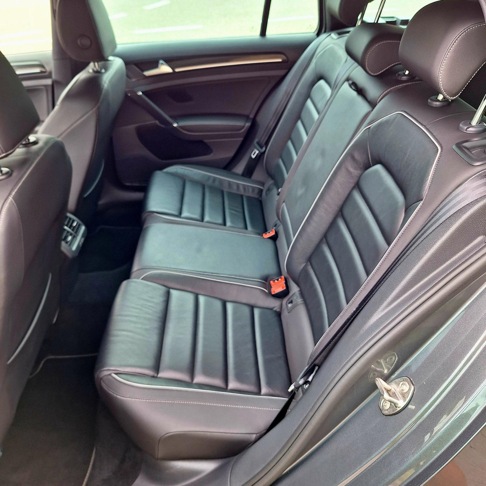 VW 2.0 TSI R DSG 4motion-image-5