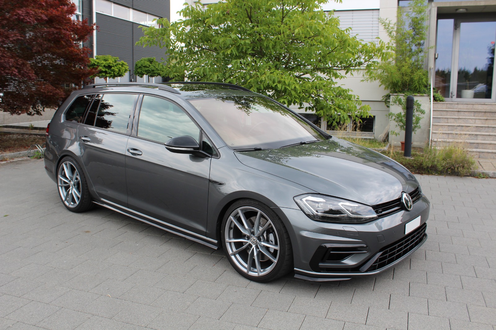 VW 2.0 TSI R DSG 4motion-image-1