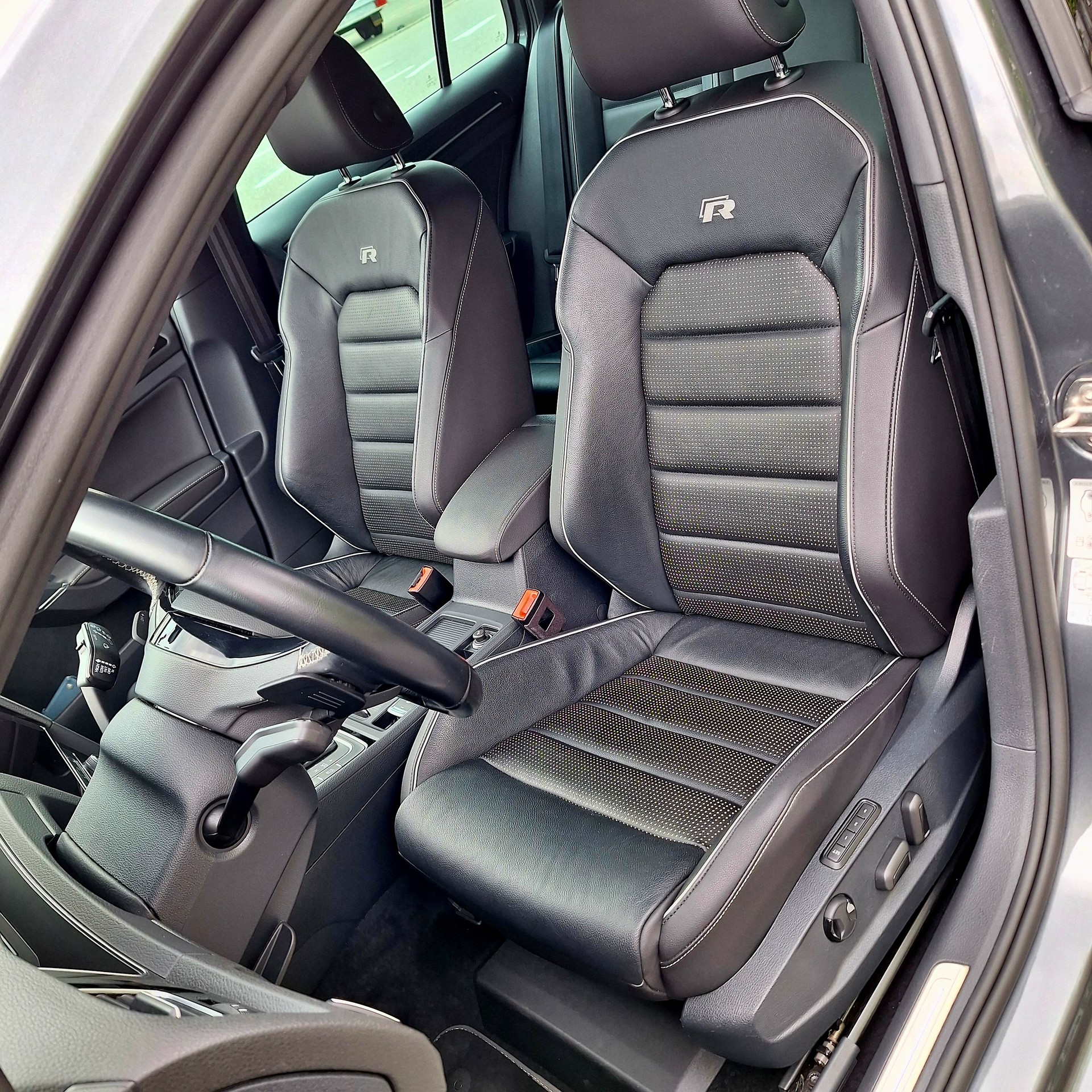 VW 2.0 TSI R DSG 4motion-image-4