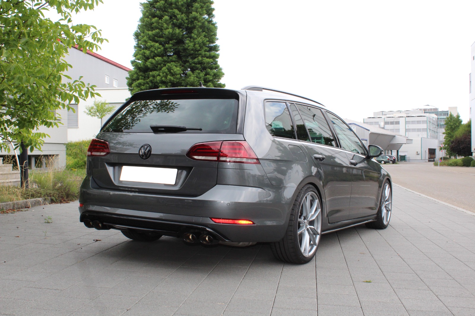 VW 2.0 TSI R DSG 4motion-image-2