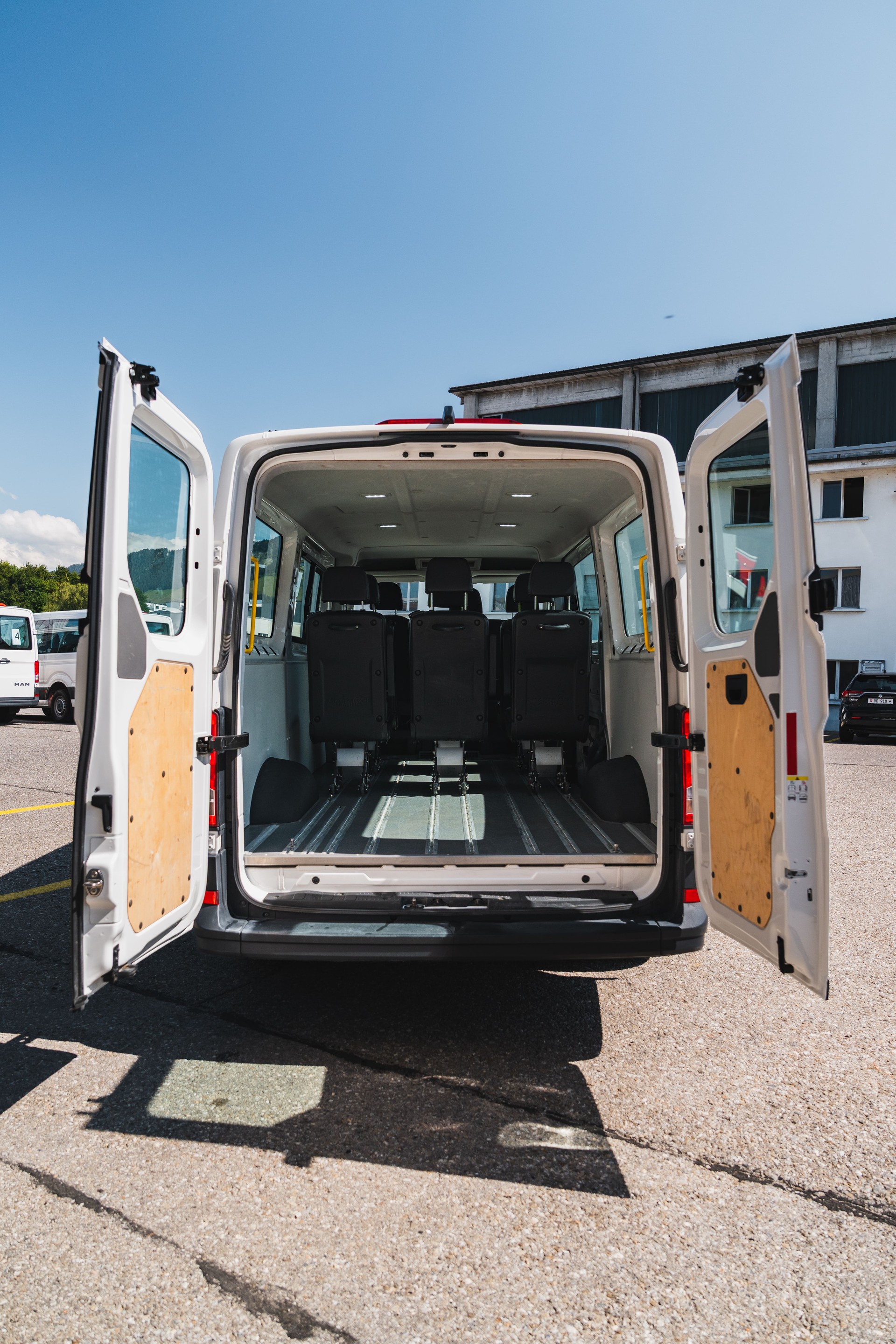 MAN Minibus 9 places 4x4-image-5
