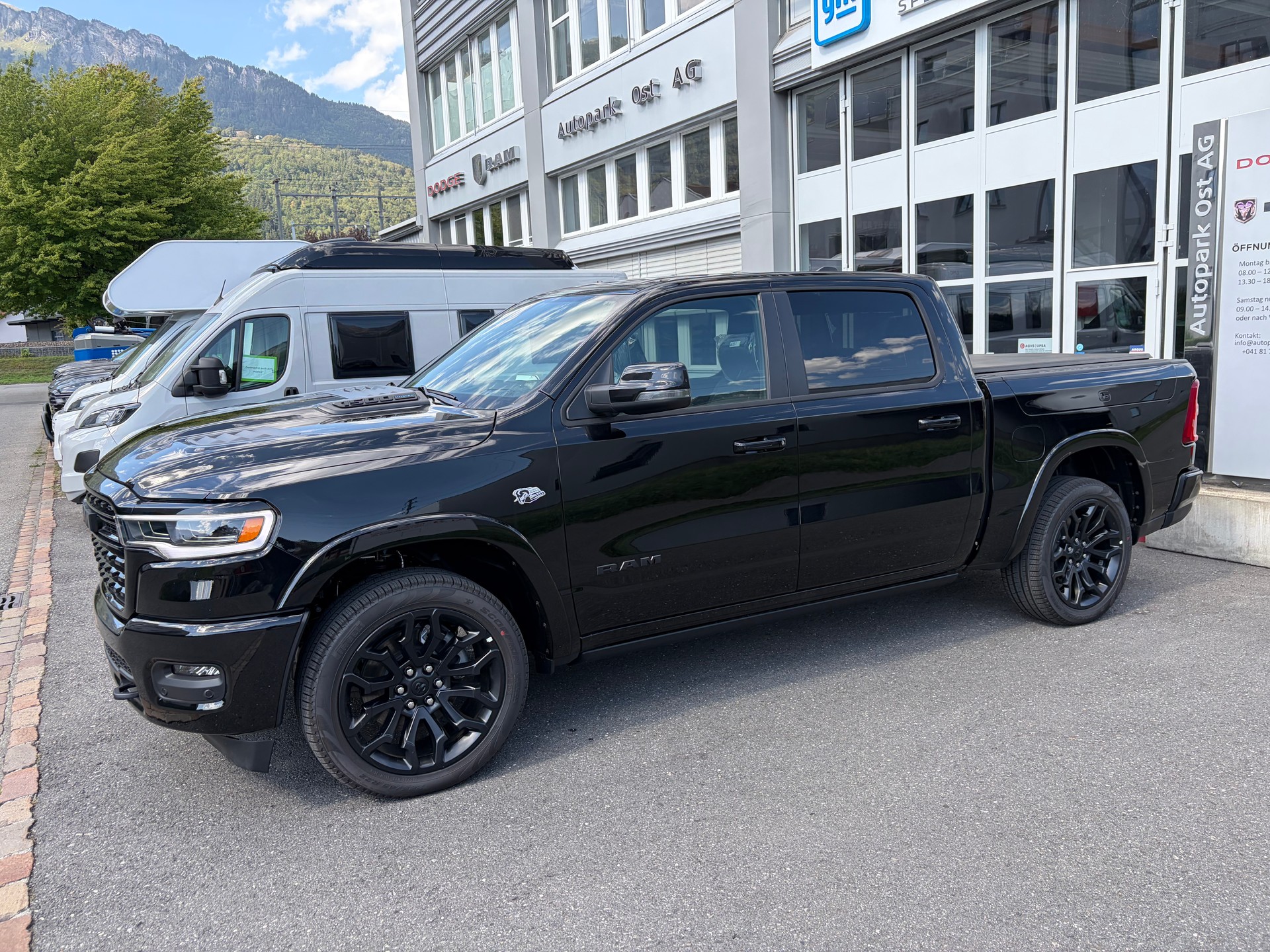 DODGE Ram 1500 Limited Crew Cab Night V8 4WD MY 26-image-1