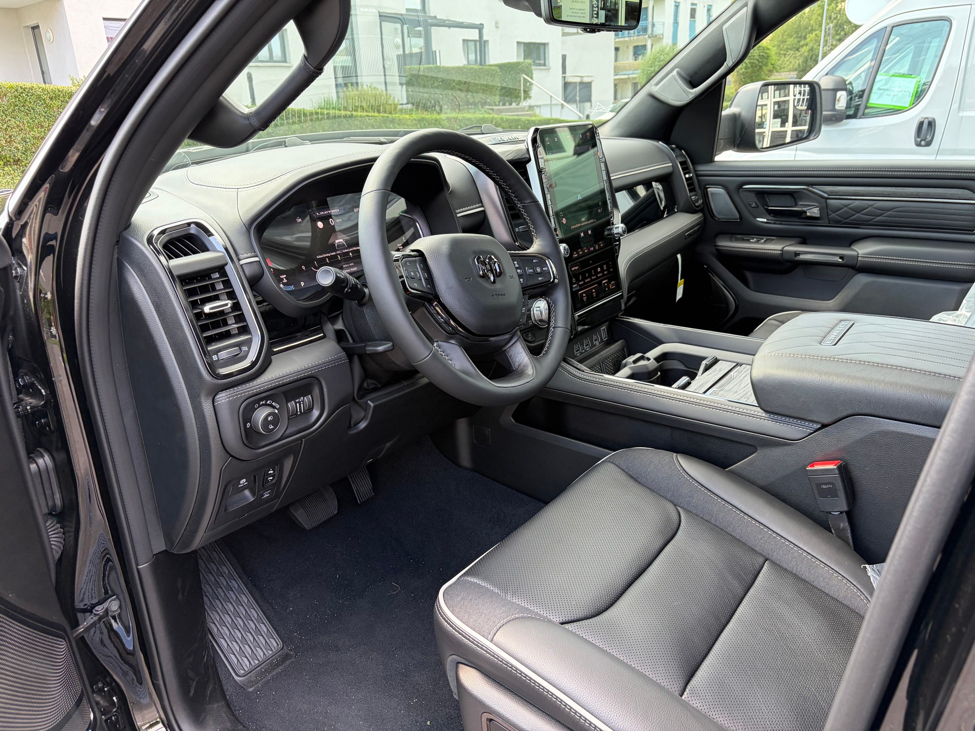 DODGE Ram 1500 Limited Crew Cab Night V8 4WD MY 26-image-7