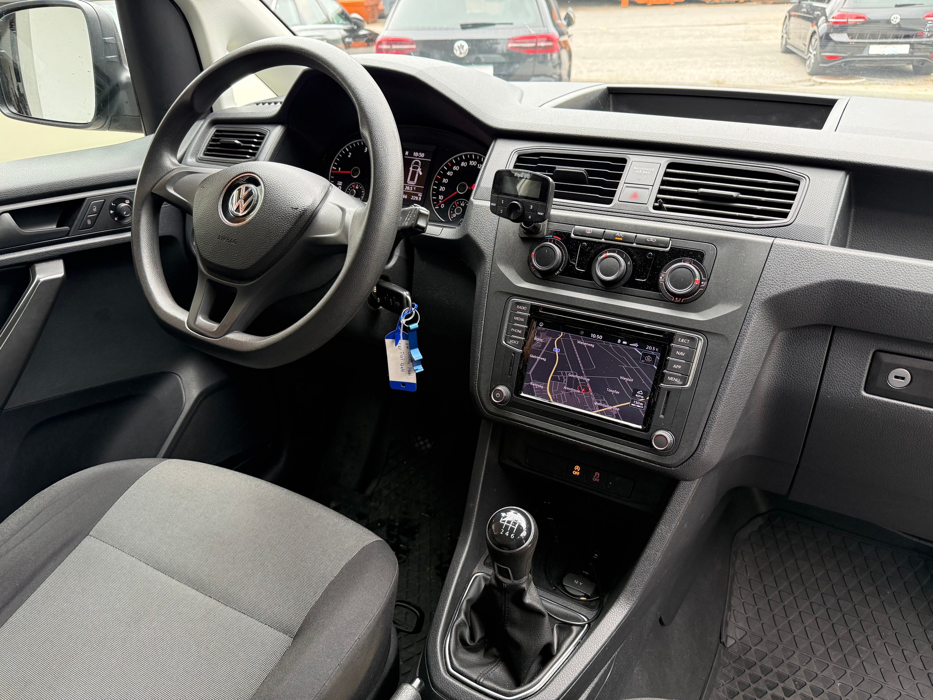VW Caddy Maxi 2.0TDI 4Motion BlueMotion Technology-image-17