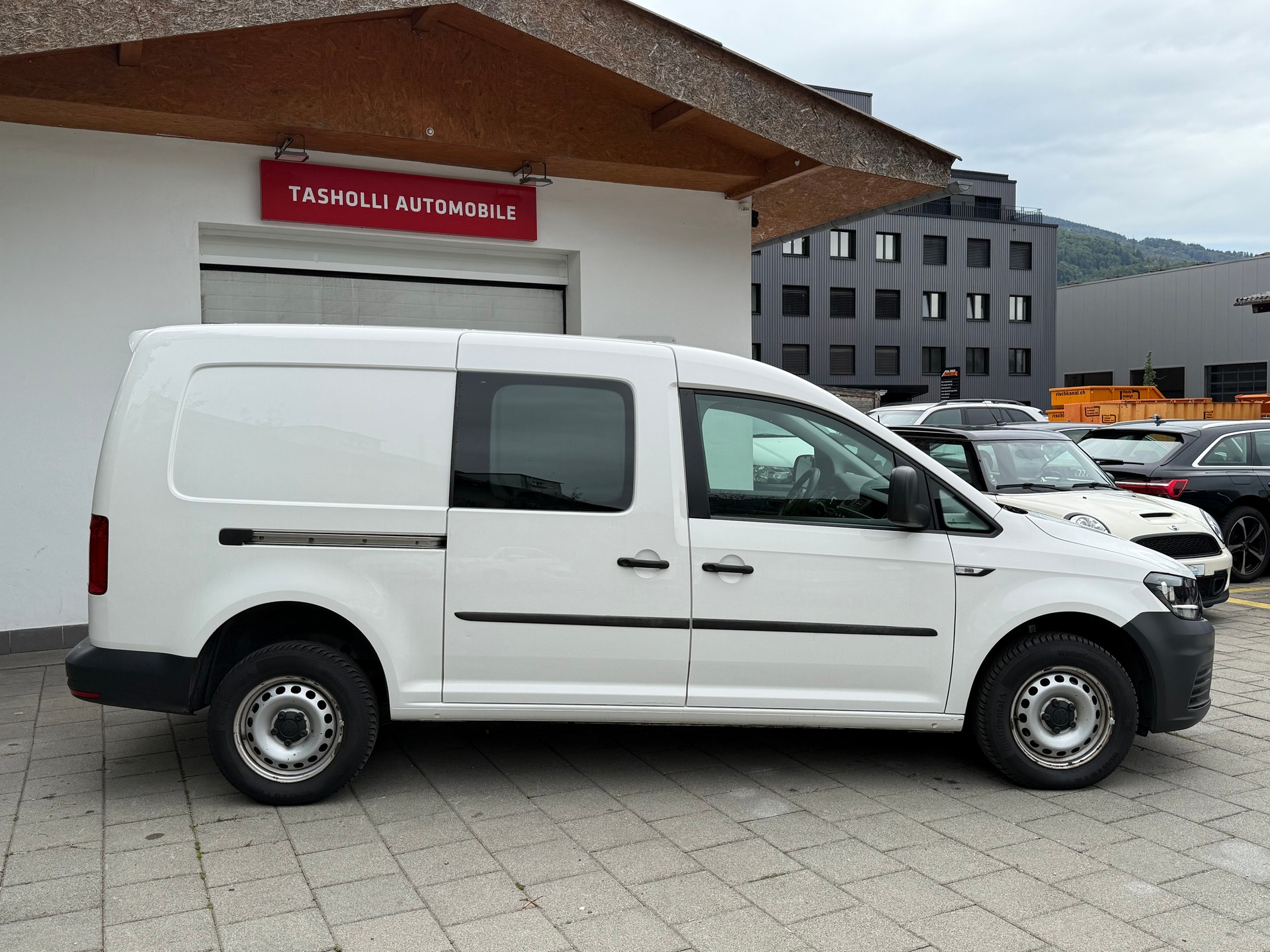 VW Caddy Maxi 2.0TDI 4Motion BlueMotion Technology-image-10
