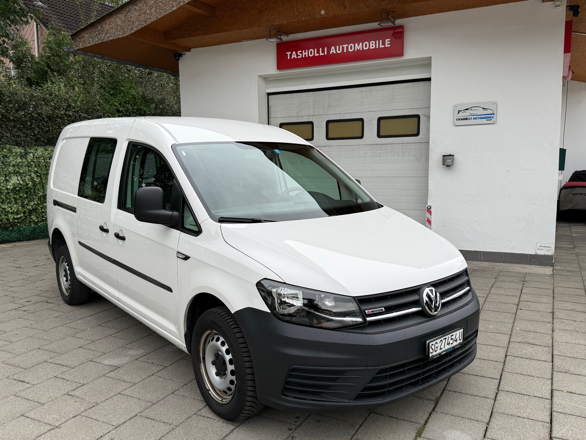VW Caddy Maxi 2.0TDI 4Motion BlueMotion Technology-image-0