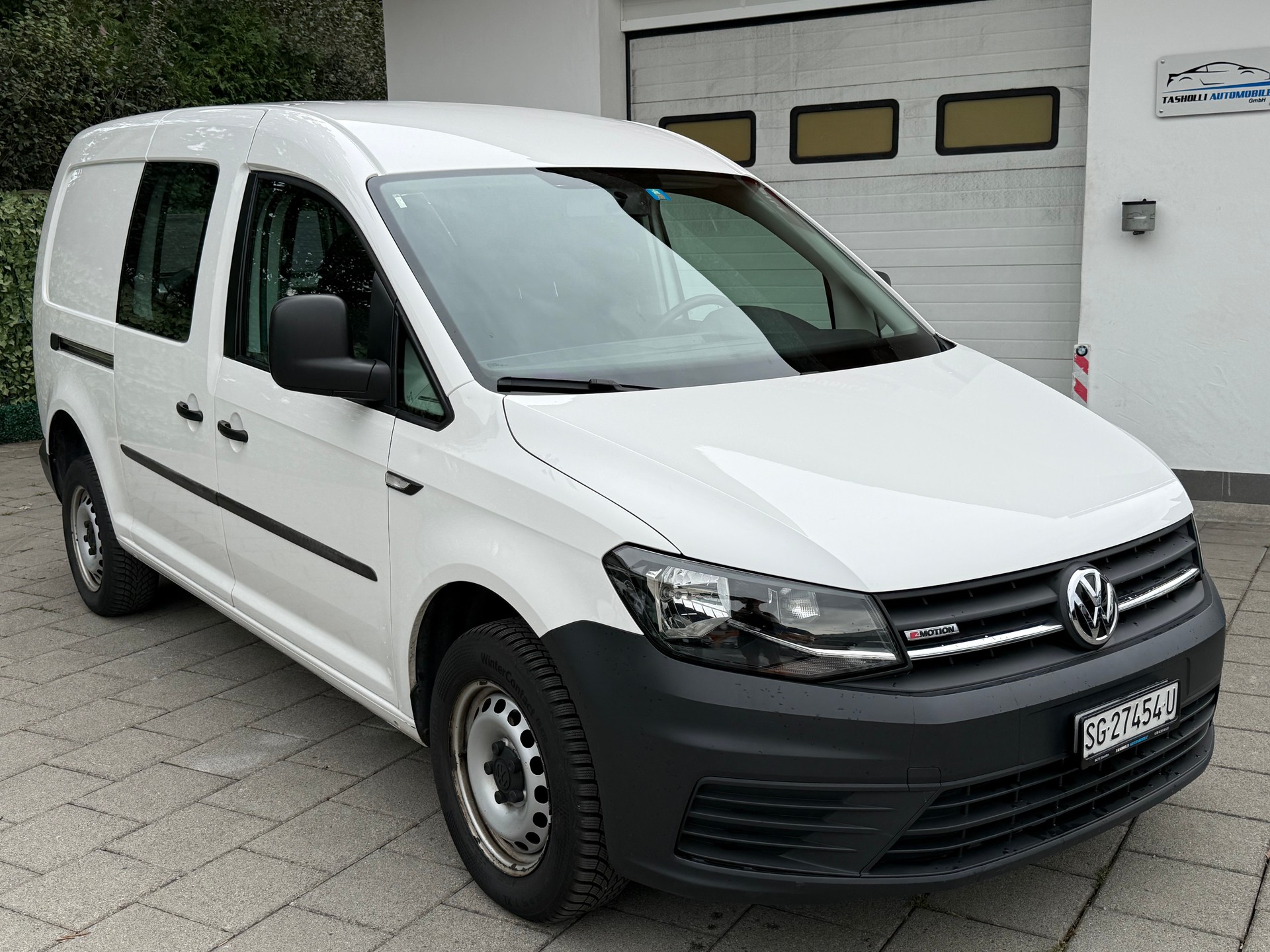 VW Caddy Maxi 2.0TDI 4Motion BlueMotion Technology-image-1
