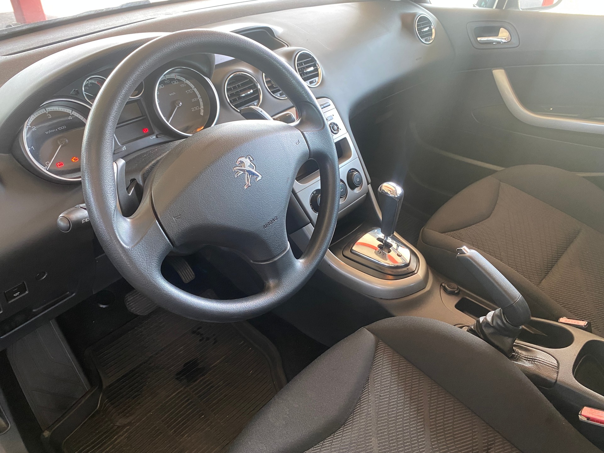 PEUGEOT 308 SW 1.6 HDI Active EGS6-image-4