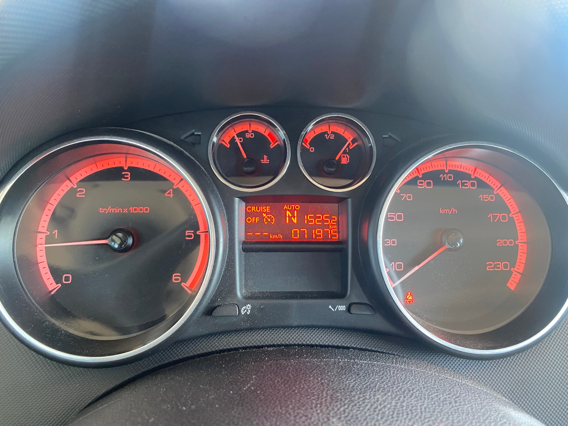 PEUGEOT 308 SW 1.6 HDI Active EGS6-image-9