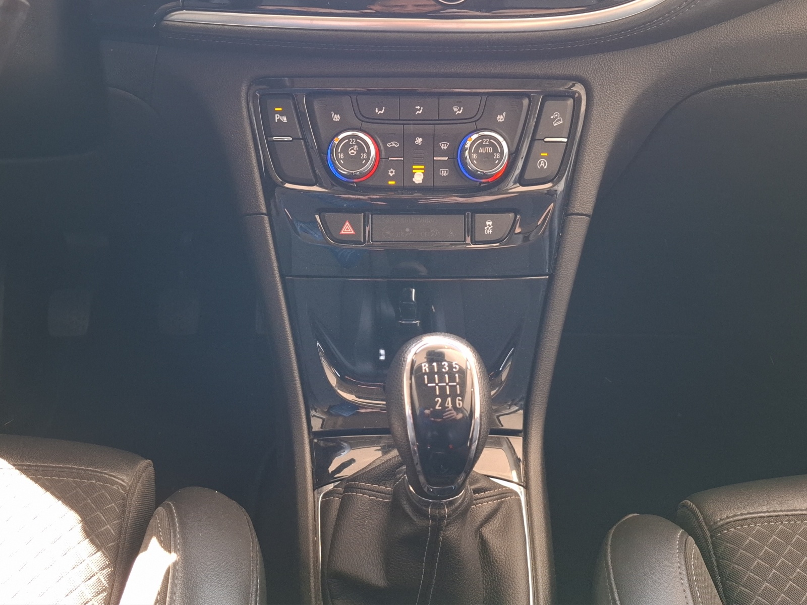 OPEL Mokka X 1.4i 16V Turbo Excellence 4WD-image-12
