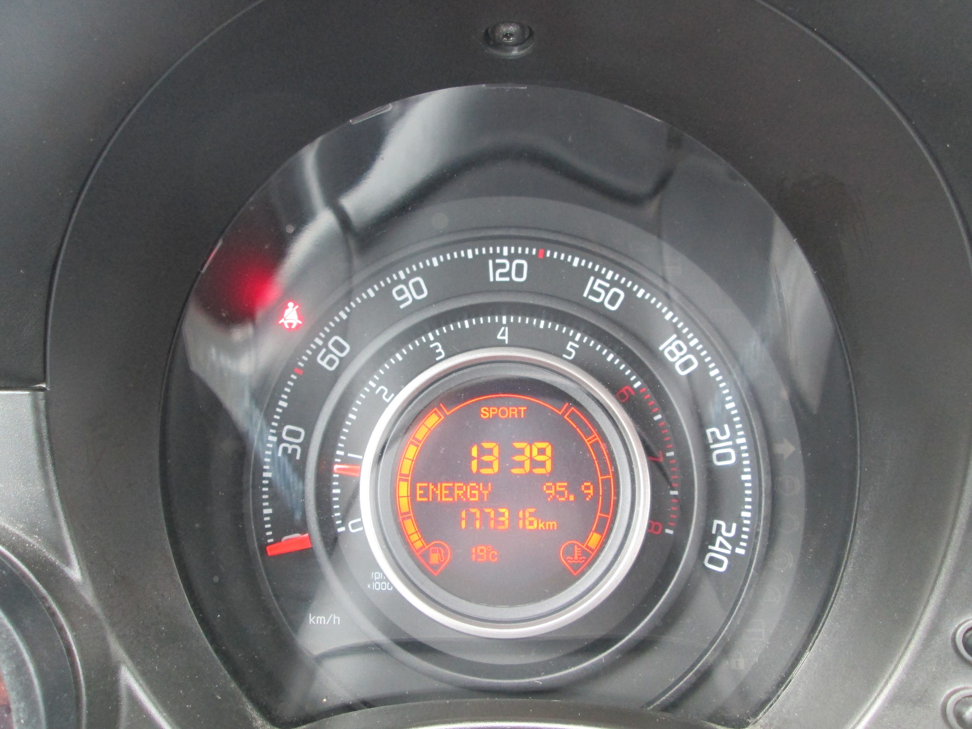 FIAT 500 1.4 16V Turbo Abarth Borrani Edition-image-11