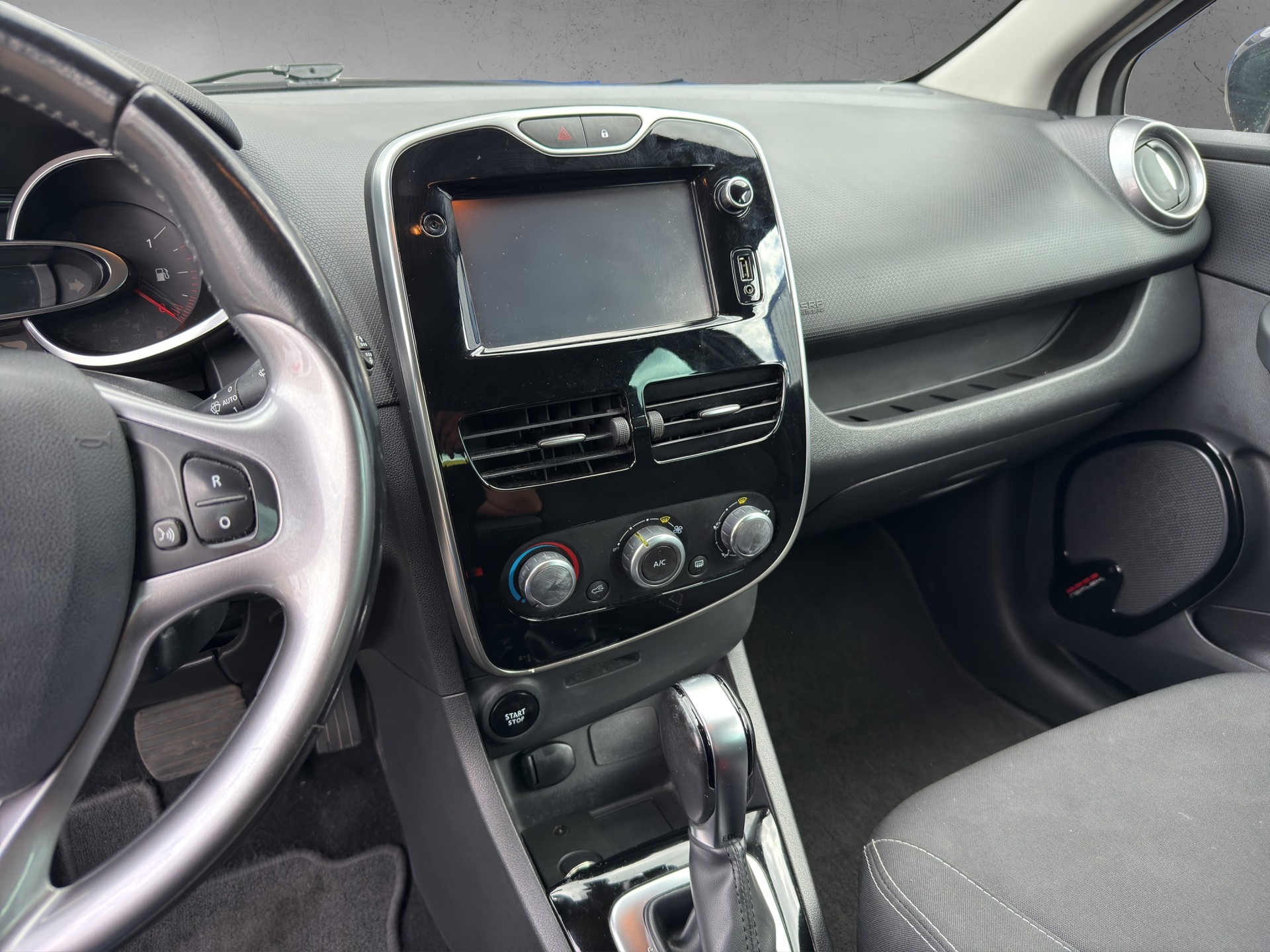 RENAULT Clio 1.5 dCi Limited EDC-image-6
