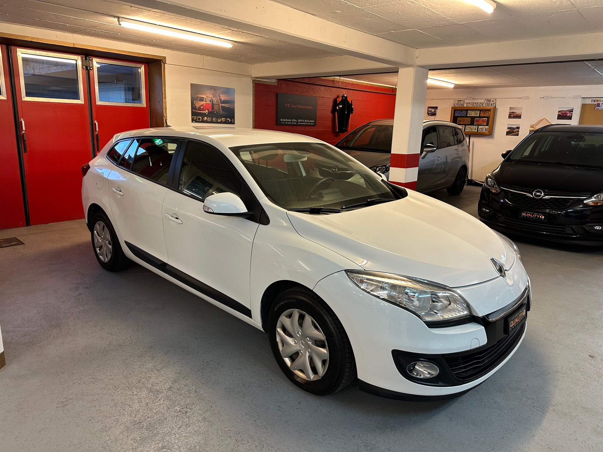 RENAULT Mégane Grandtour 2.0 16V Dynamique CVT-image-1