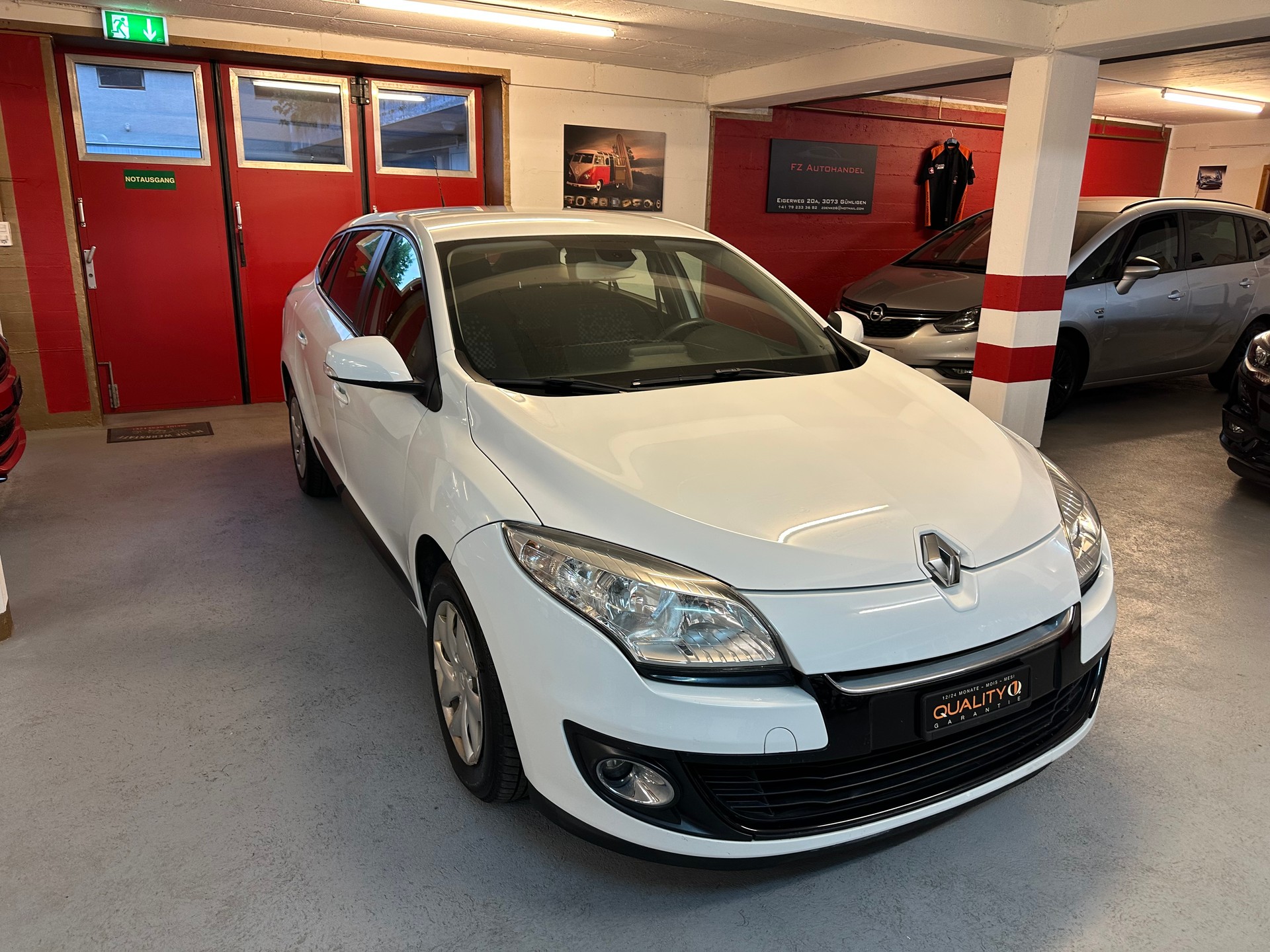 RENAULT Mégane Grandtour 2.0 16V Dynamique CVT-image-0