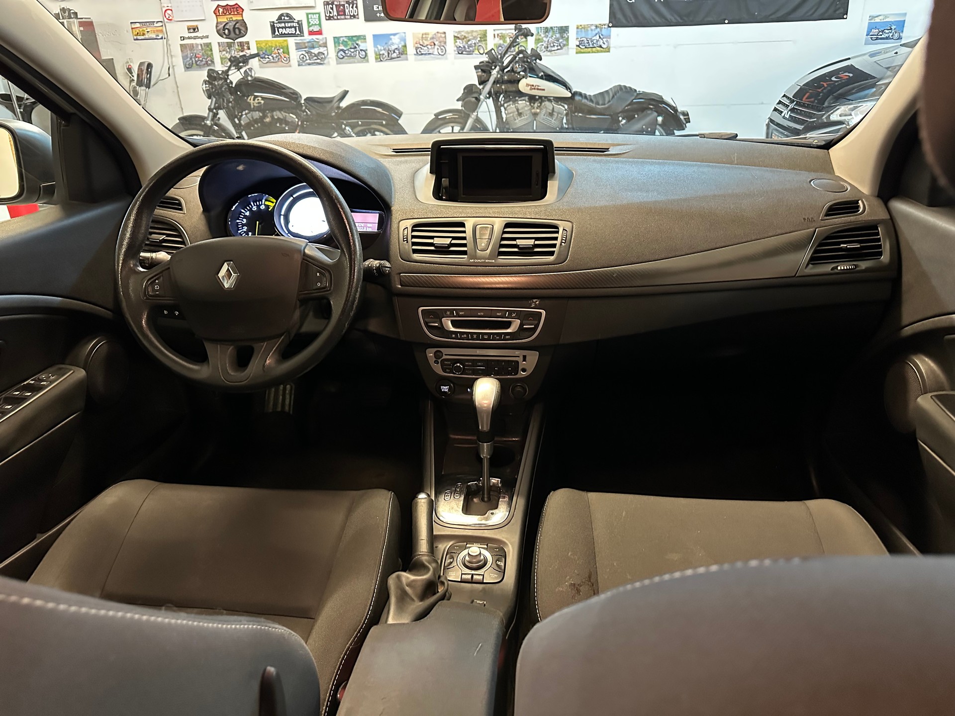 RENAULT Mégane Grandtour 2.0 16V Dynamique CVT-image-7