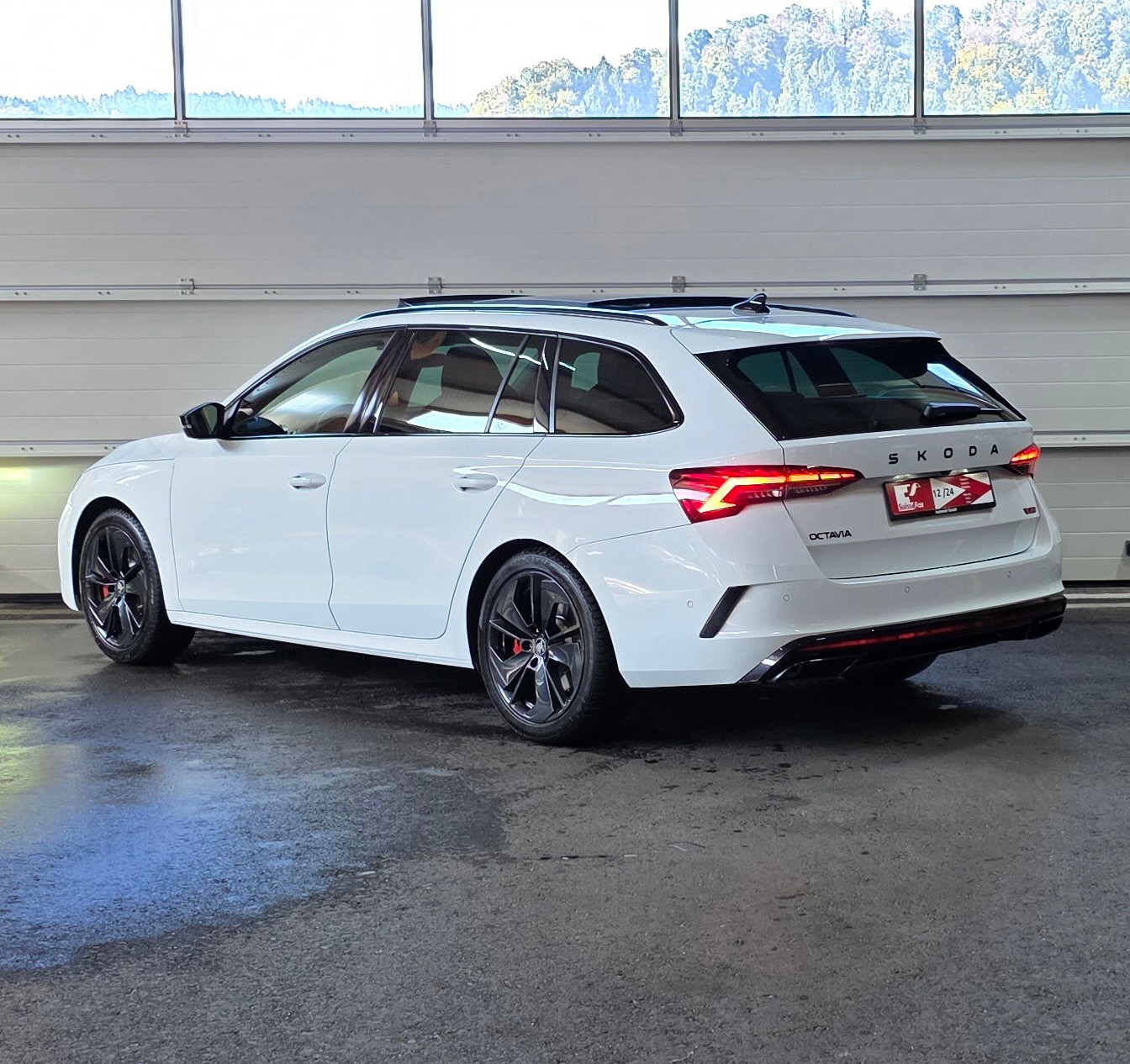SKODA Octavia Combi 2.0 TSI DSG RS *Panoramadach* Sitzheizung* Spurhalteassistent& Abstandsregler* HeadUpDisplay*-showroom-element-2