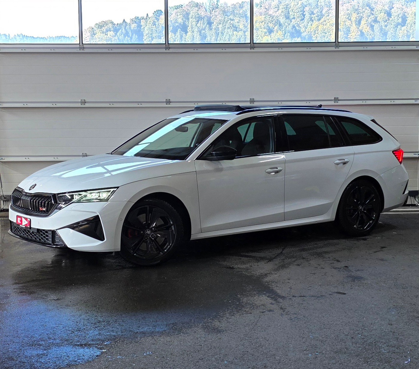 SKODA Octavia Combi 2.0 TSI DSG RS *Panoramadach* Sitzheizung* Spurhalteassistent& Abstandsregler* HeadUpDisplay*