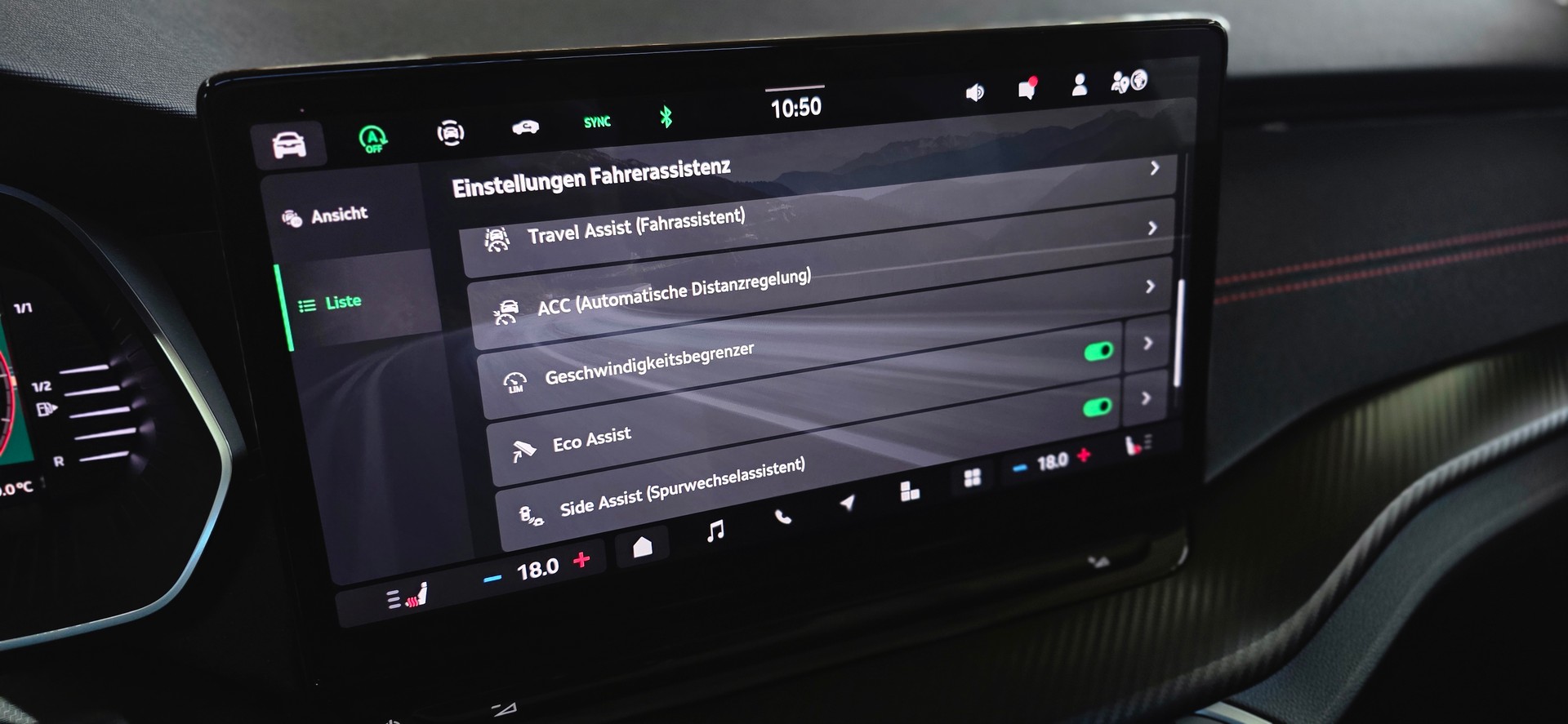 SKODA Octavia Combi 2.0 TSI DSG RS *AHK*Panoramadach* Sitzheizung* Spurhalteassistent& Abstandsregler* HeadUpDisplay*-image-20