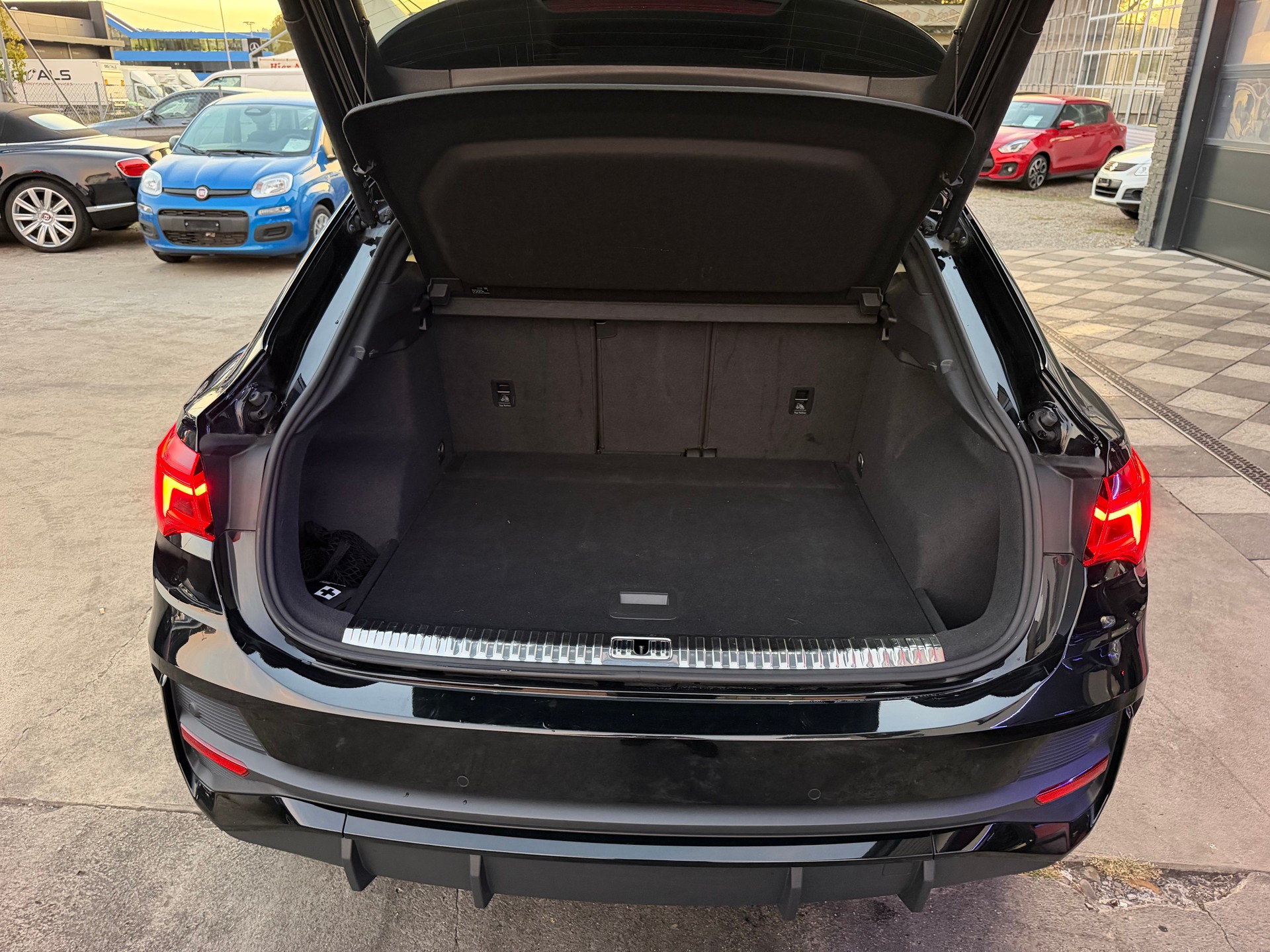 AUDI Q3 Sportback 40 TDI S line Attraction quattro S-tronic-image-27