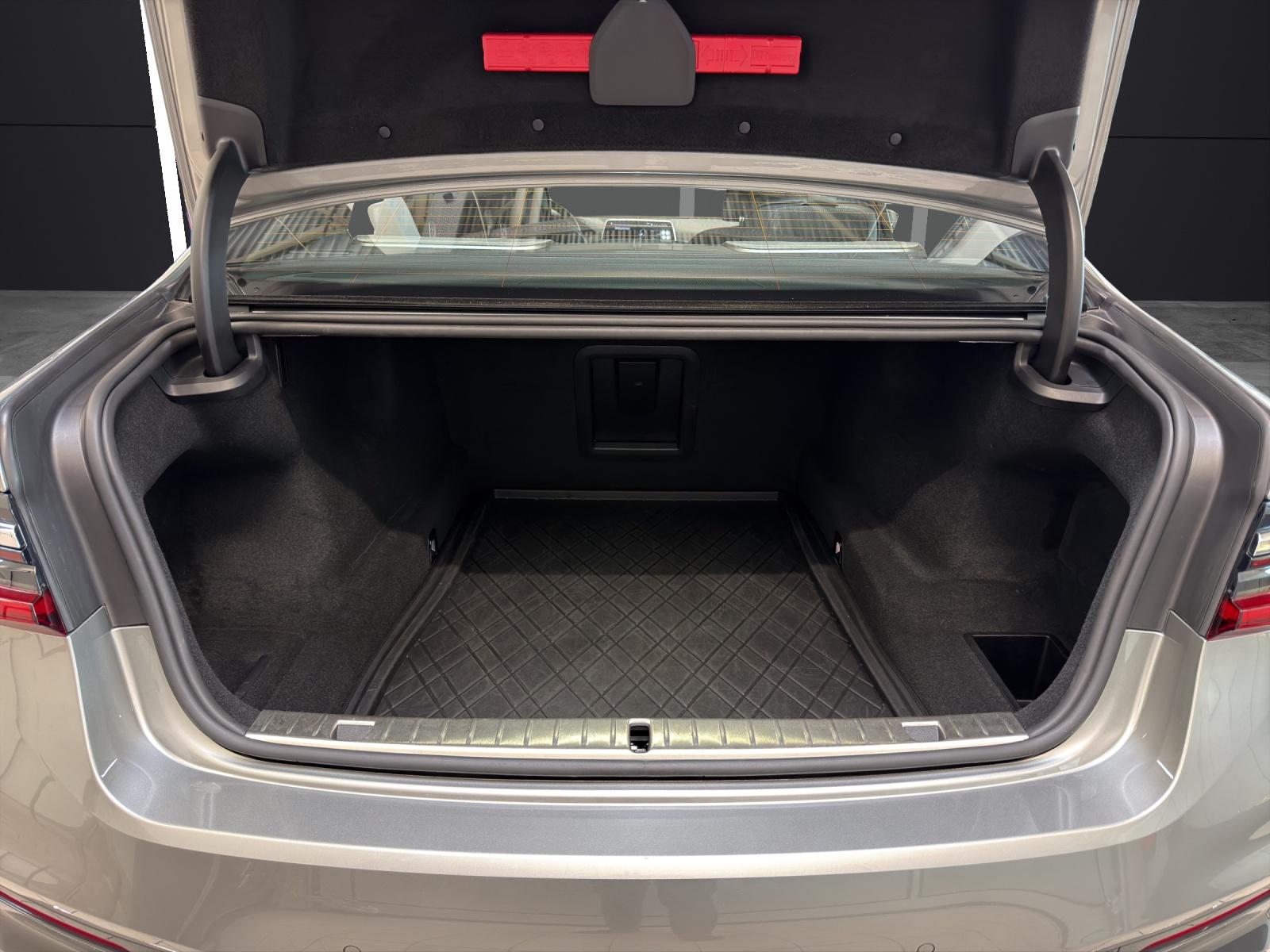 BMW 750i xDrive SAG M Sport Executive Drive Pro-image-16