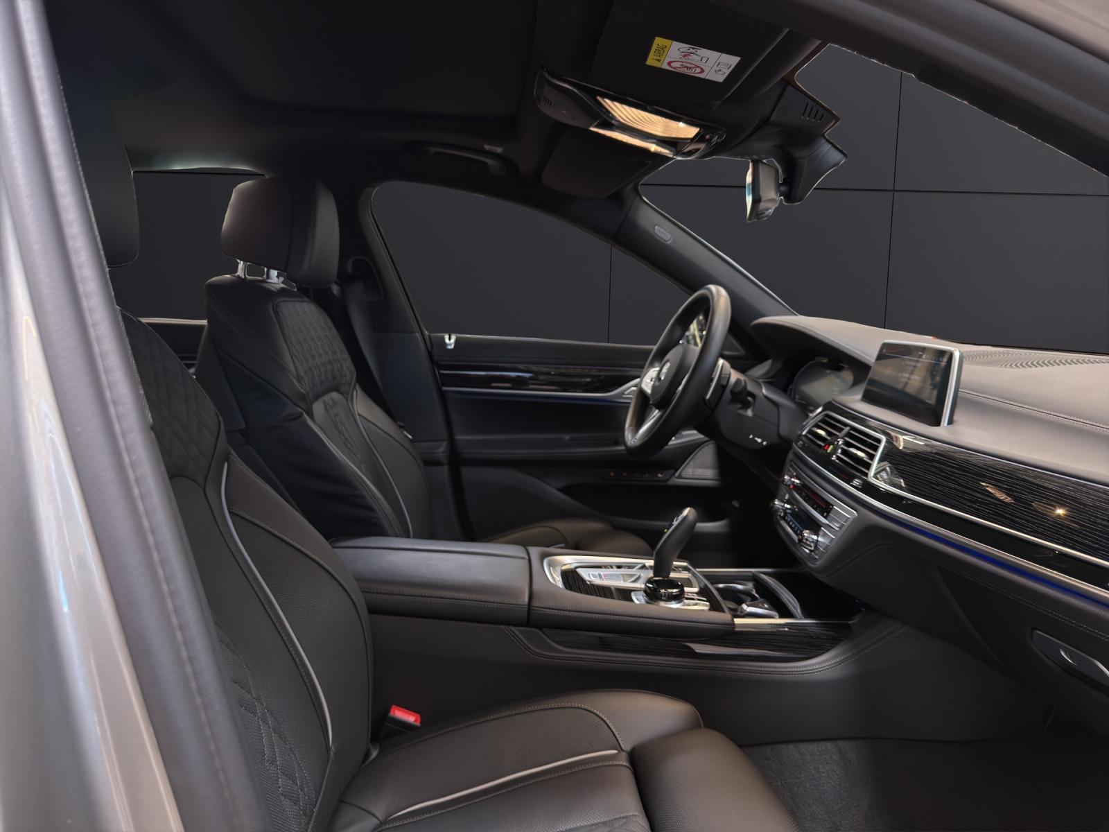 BMW 750i xDrive SAG M Sport Executive Drive Pro-image-19