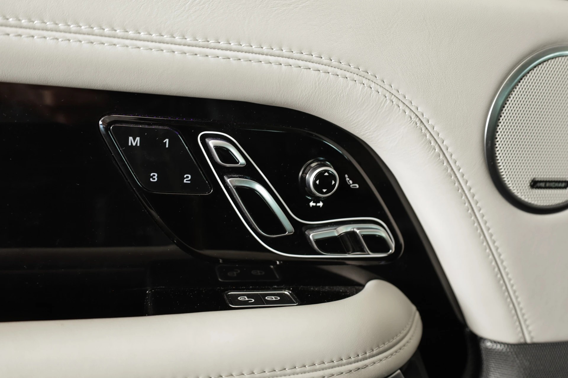 LAND ROVER Range Rover 2.0 Si4 P400e PHEV AutobiographyAutomatic • Head-Up • Meridian Reference • Attelage-image-17