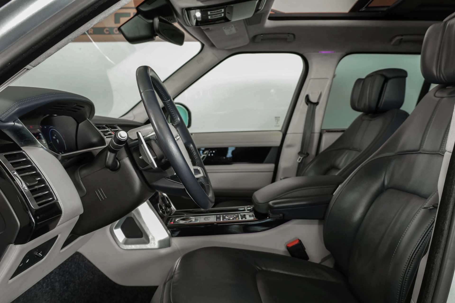 LAND ROVER Range Rover 2.0 Si4 P400e PHEV AutobiographyAutomatic • Head-Up • Meridian Reference • Attelage-image-9