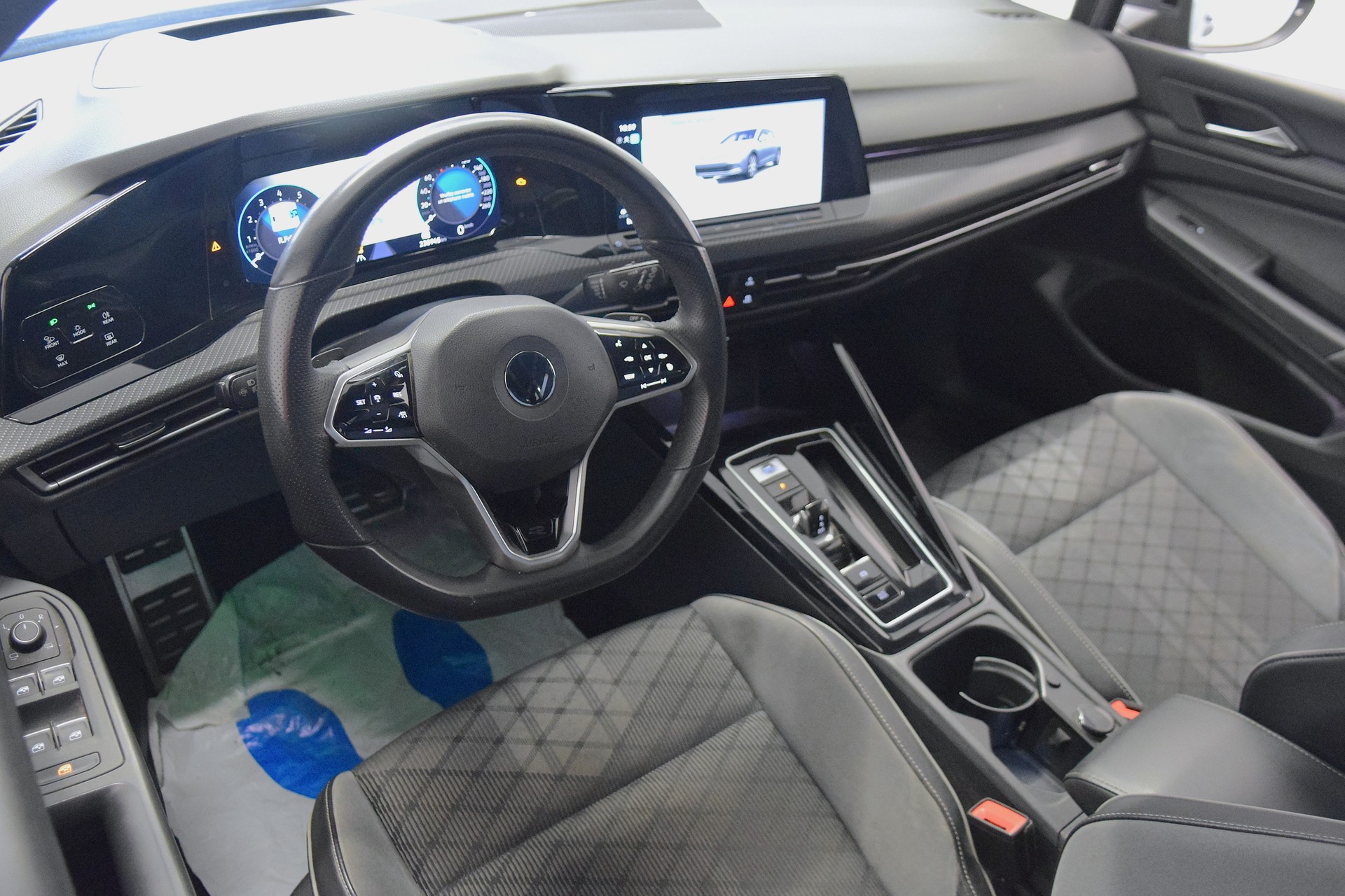 VW Golf Variant 2.0 TSI R-Line DSG 4Motion-image-12