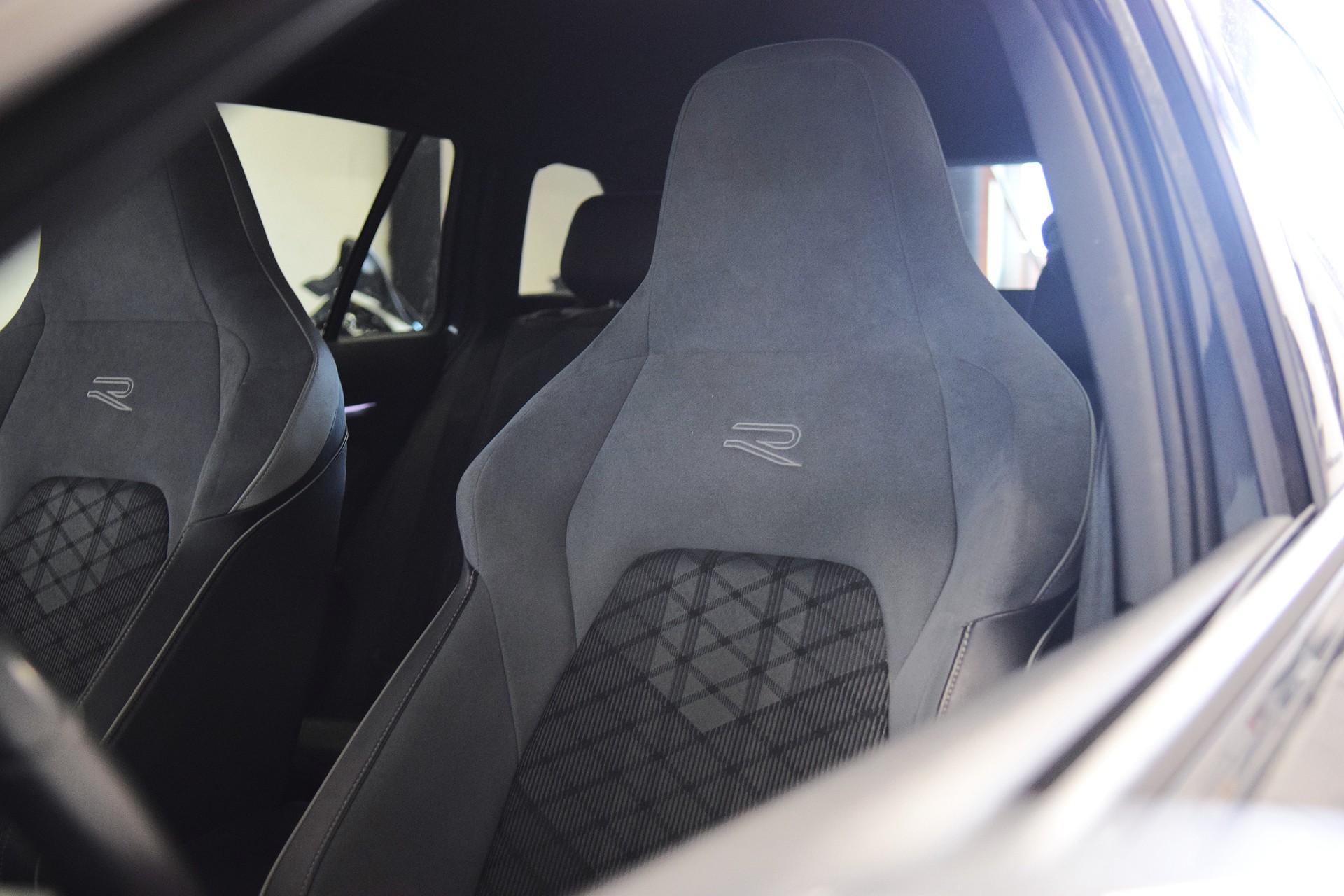 VW Golf Variant 2.0 TSI R-Line DSG 4Motion-image-7