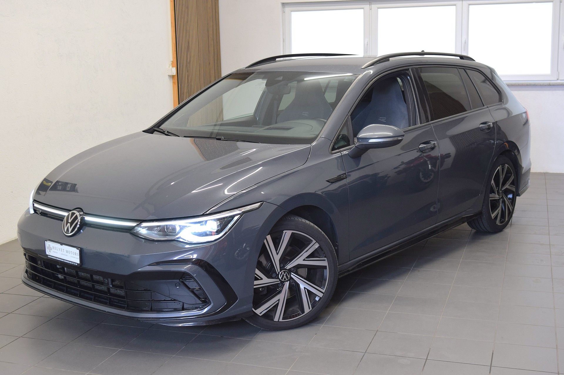 VW Golf Variant 2.0 TSI R-Line DSG 4Motion-image-0